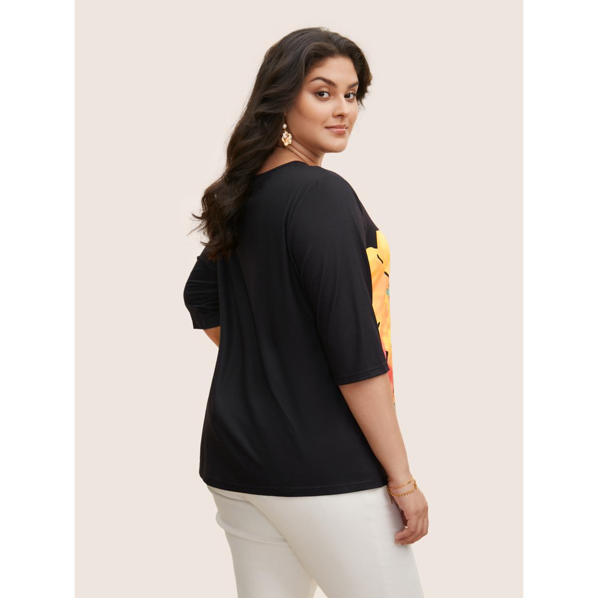 Plus Size Round Neck Carnation Print T-shirt Black Women Elegant Contrast Natural Flowers Round Neck Everyday T-shirts BloomChic 12/L Product Image