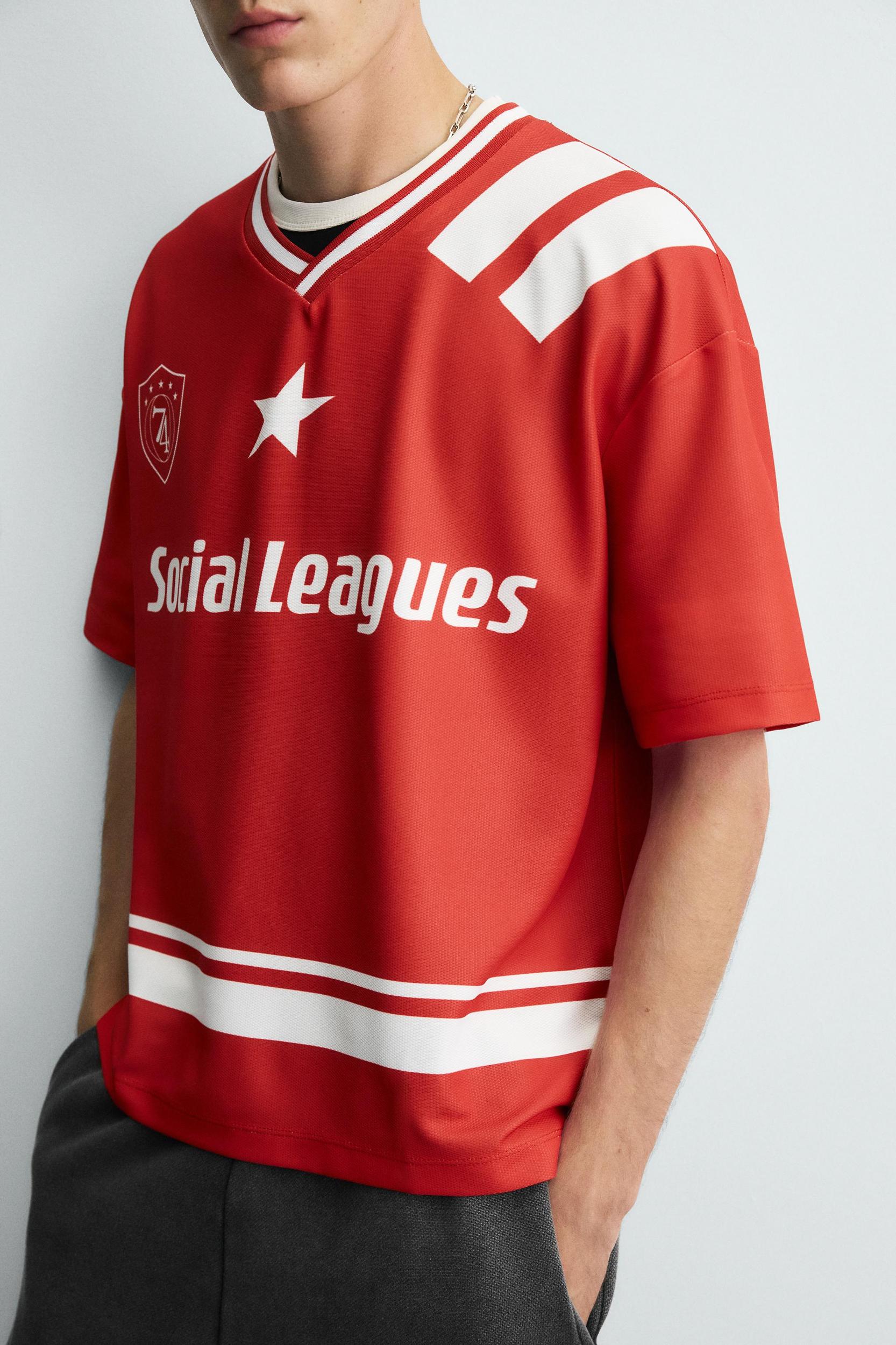 RETRO FOOTBALL PRINT T-SHIRT Product Image