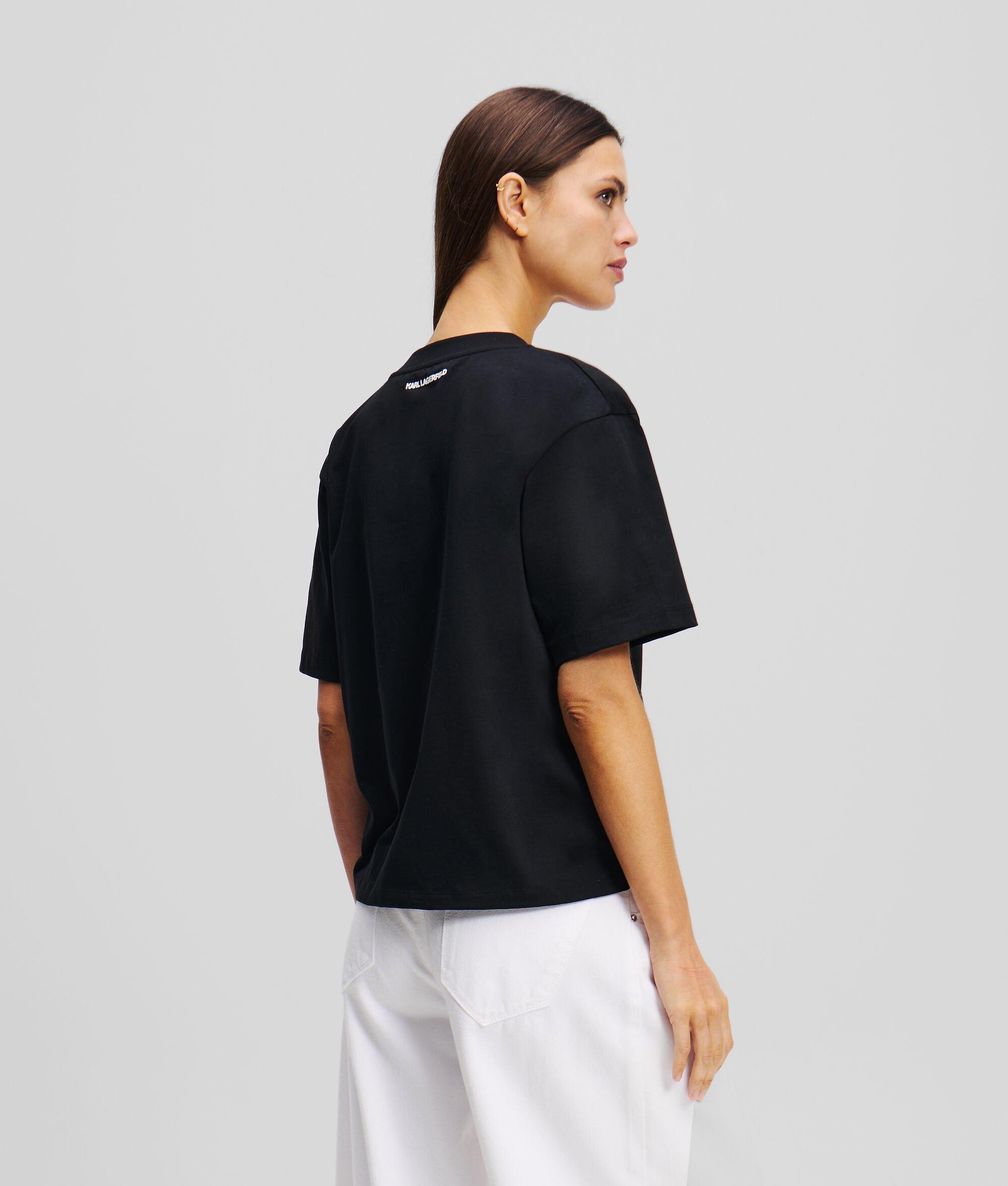 SIGNATURE V-NECK T-SHIRT Product Image