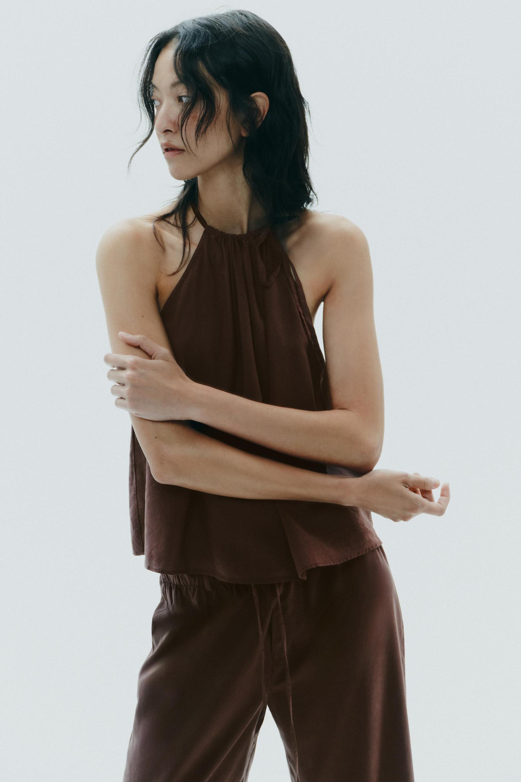 FLOWY HALTER TOP Product Image