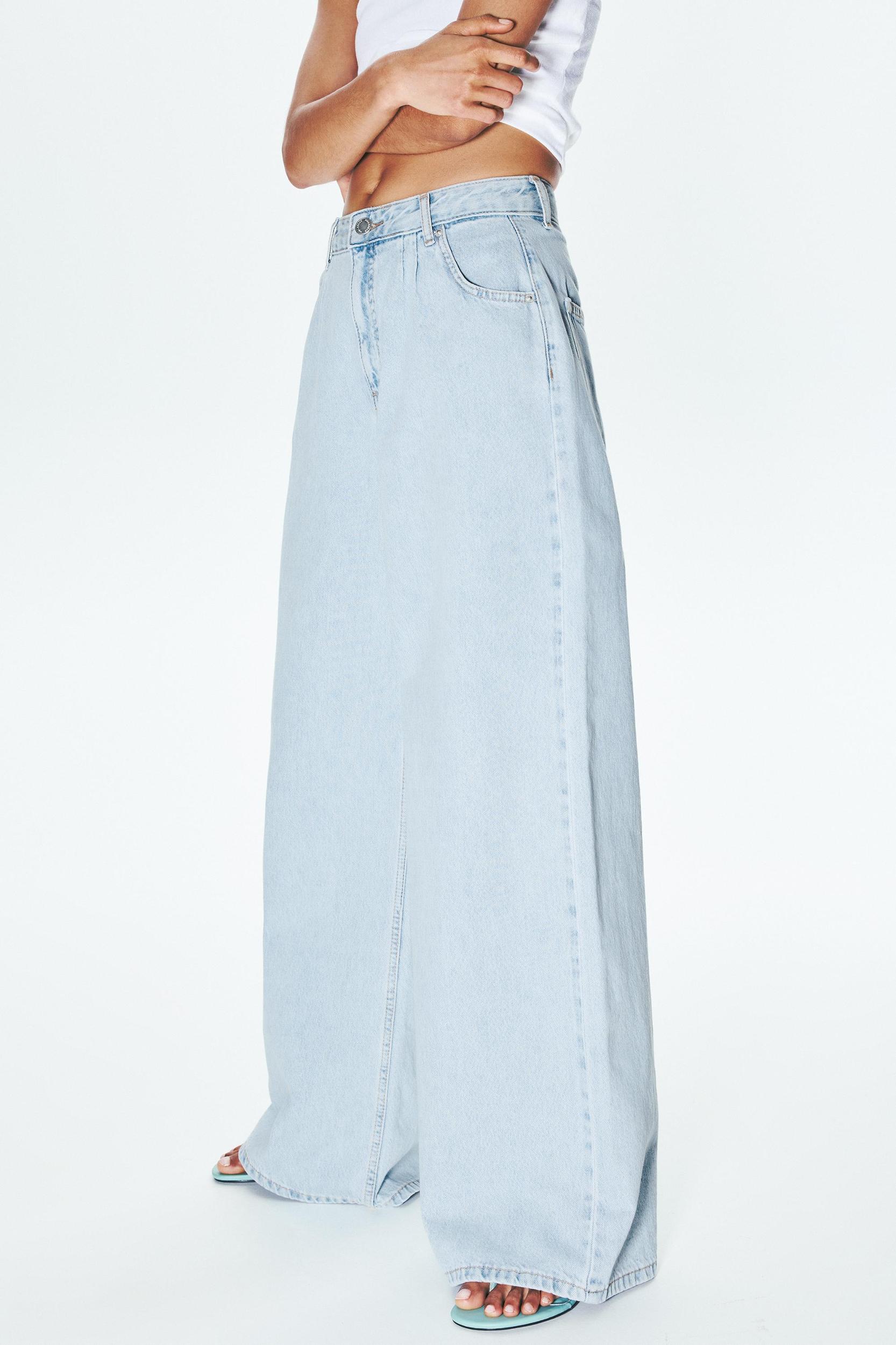 Wide-leg jeans with darts Product Image