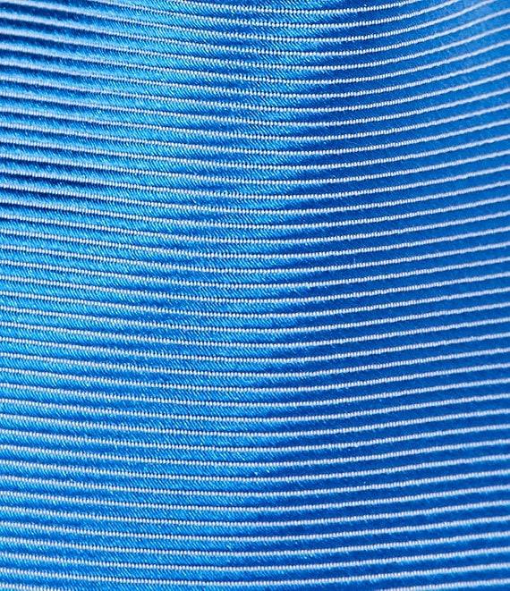 Roundtree & Yorke Wayes Micro Solid 3 1/8#double; Traditional Silk Tie Product Image