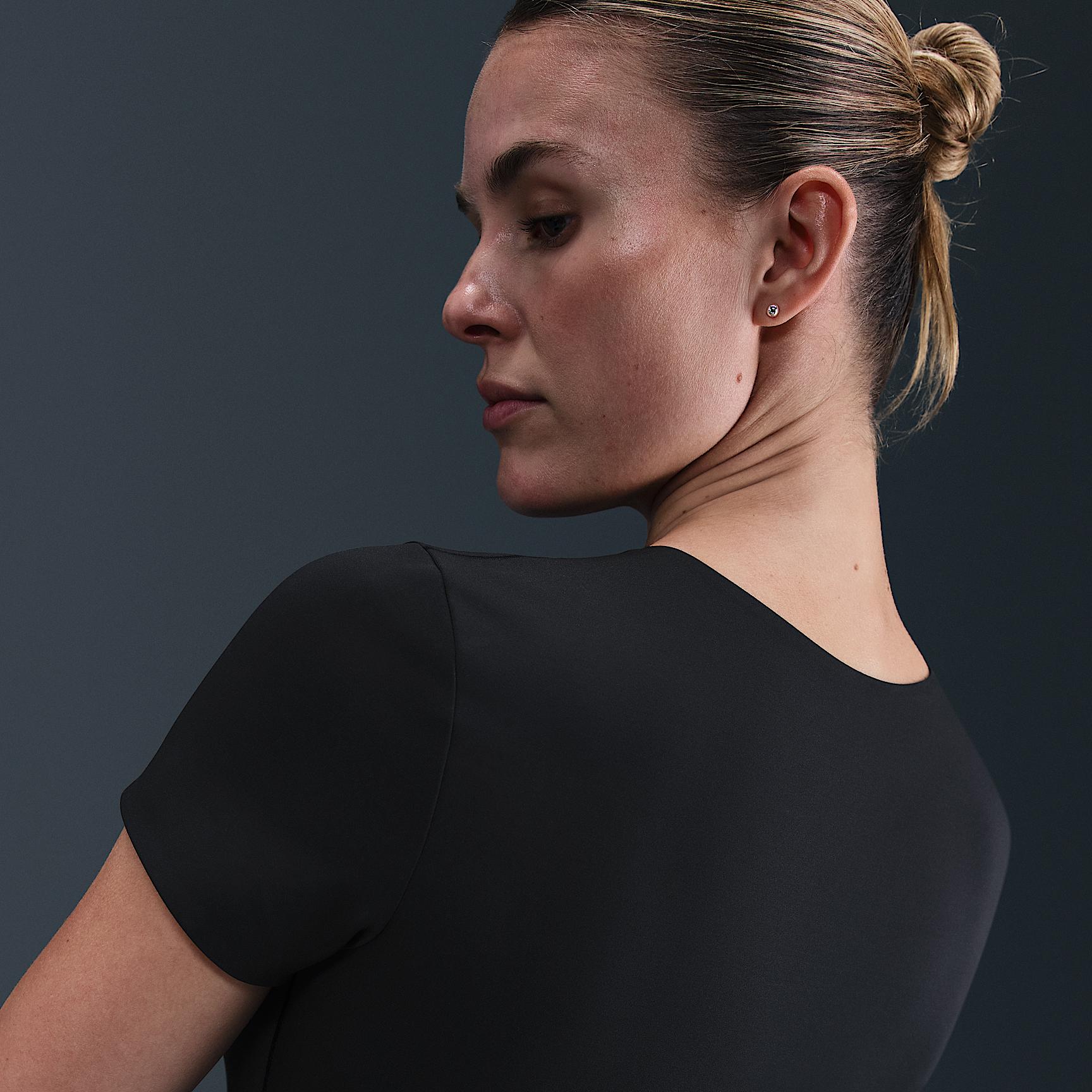 Nike Womens Form Short-Sleeve Top | HQ8079-011 Product Image