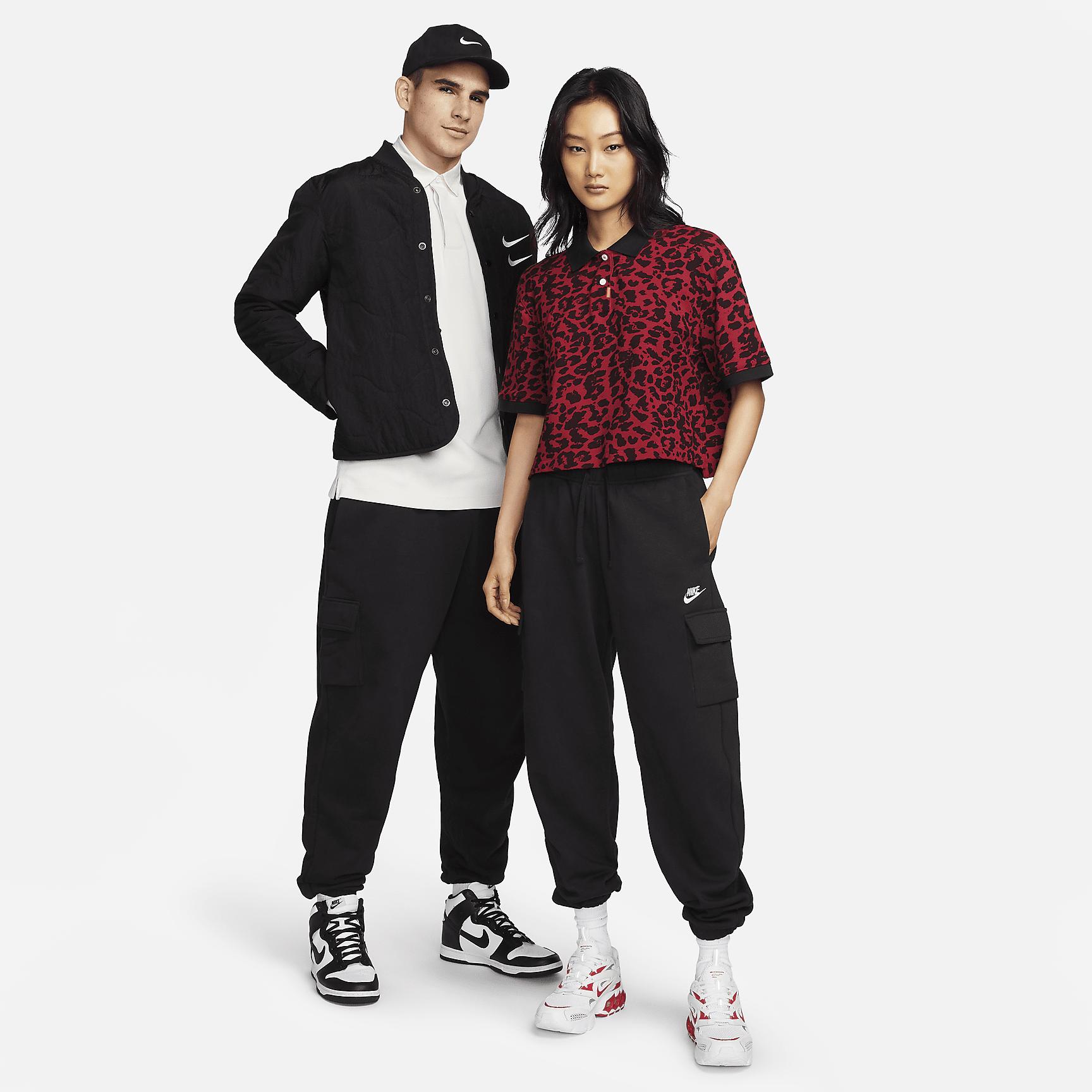 Womens Nike Sportswear Club Fleece Mid-Rise Oversized Cargo Sweatpants | DQ5196-010 Product Image