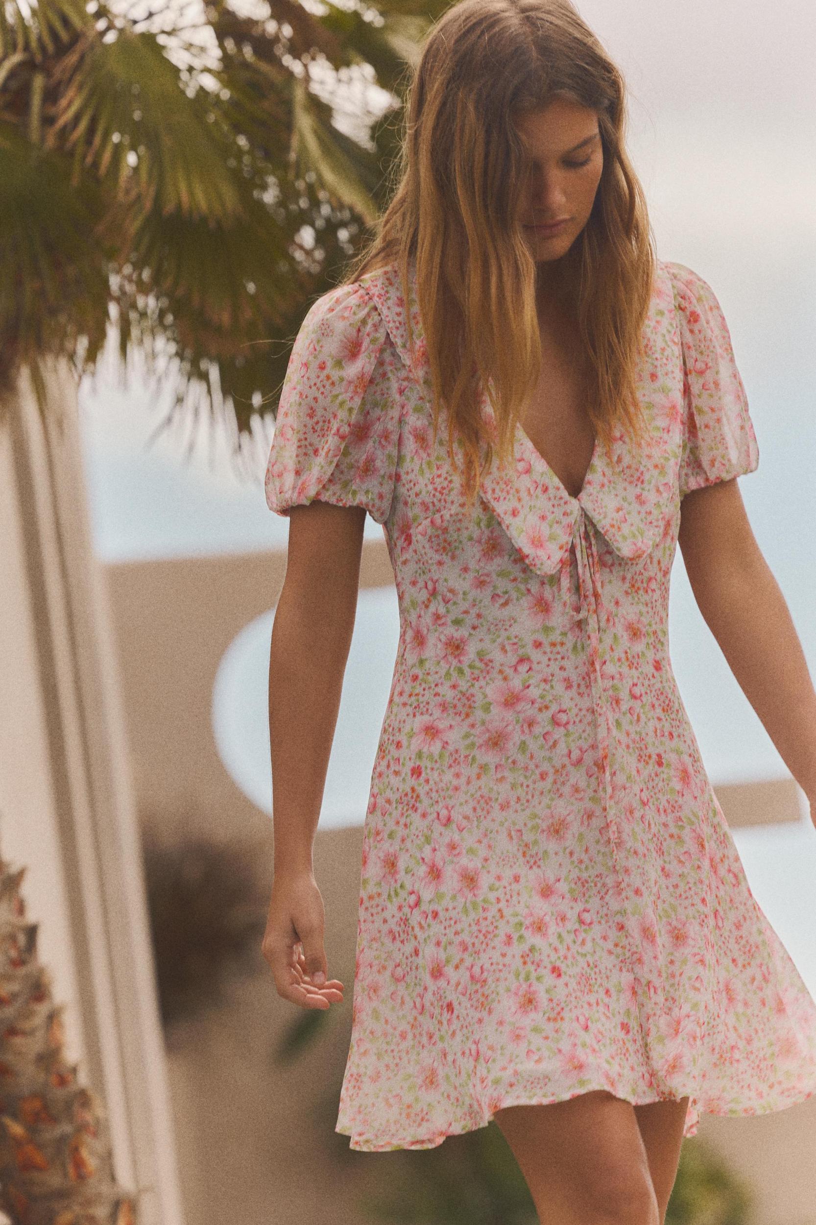 FLORAL PRINT SHORT DRESS WITH PETER PAN COLLAR Product Image