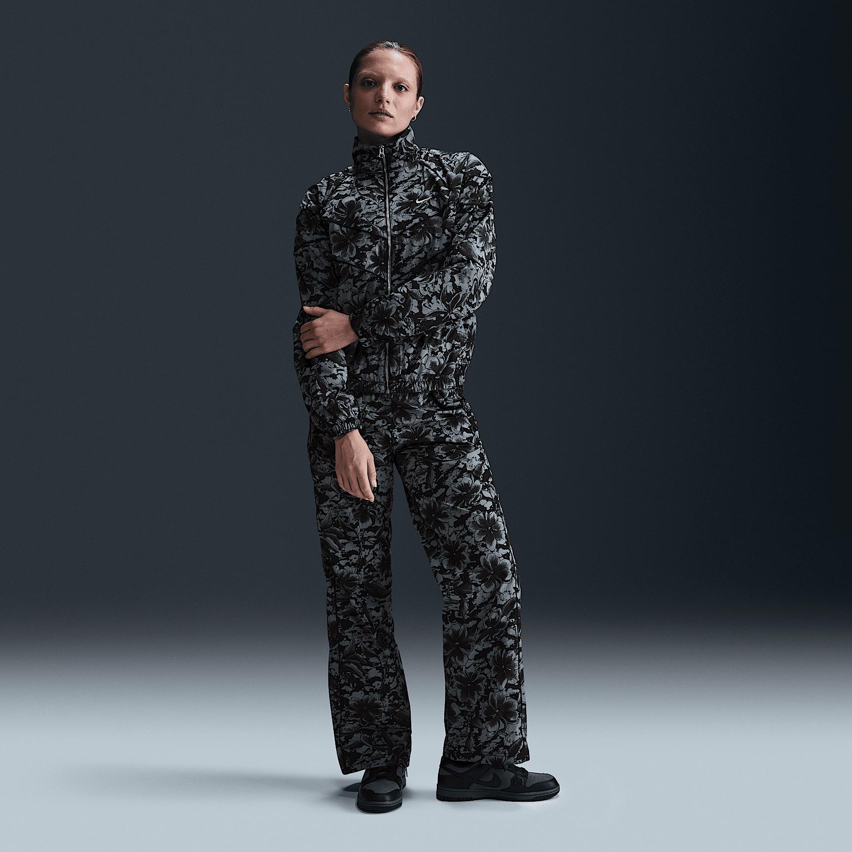 Womens Nike Sportswear Windrunner Loose UV Protection Woven Full-Zip Printed Jacket | HM7285-010 Product Image