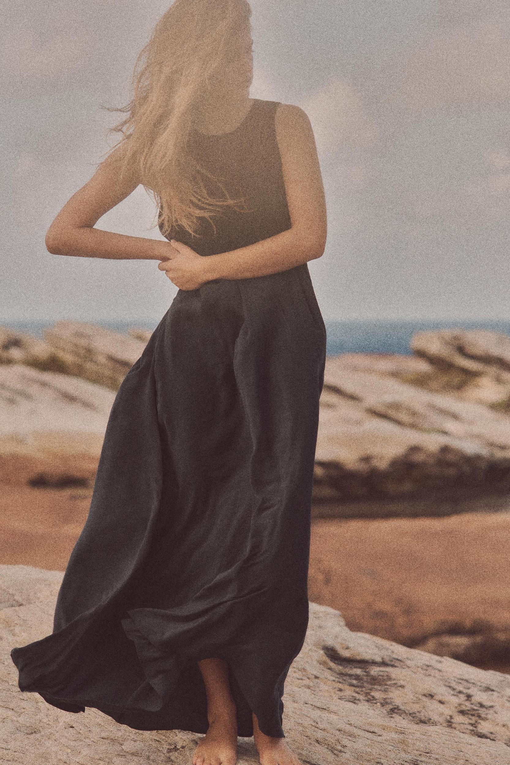 FLOWY MIDI DRESS Product Image