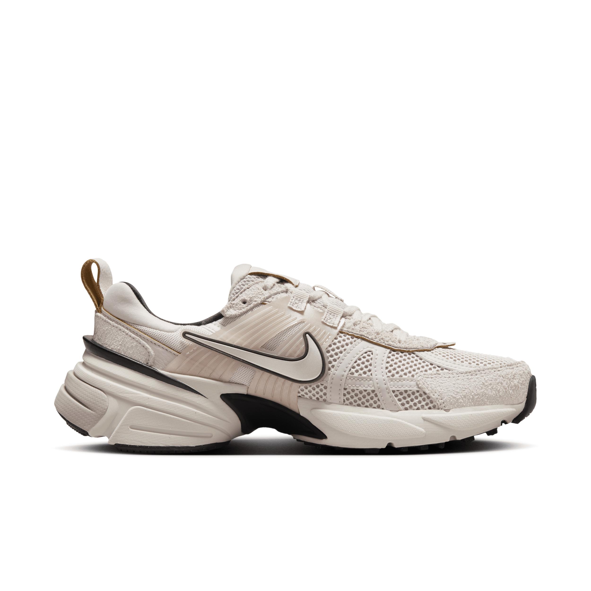 Nike Womens V2K Run Shoes | FN6703-001 Product Image