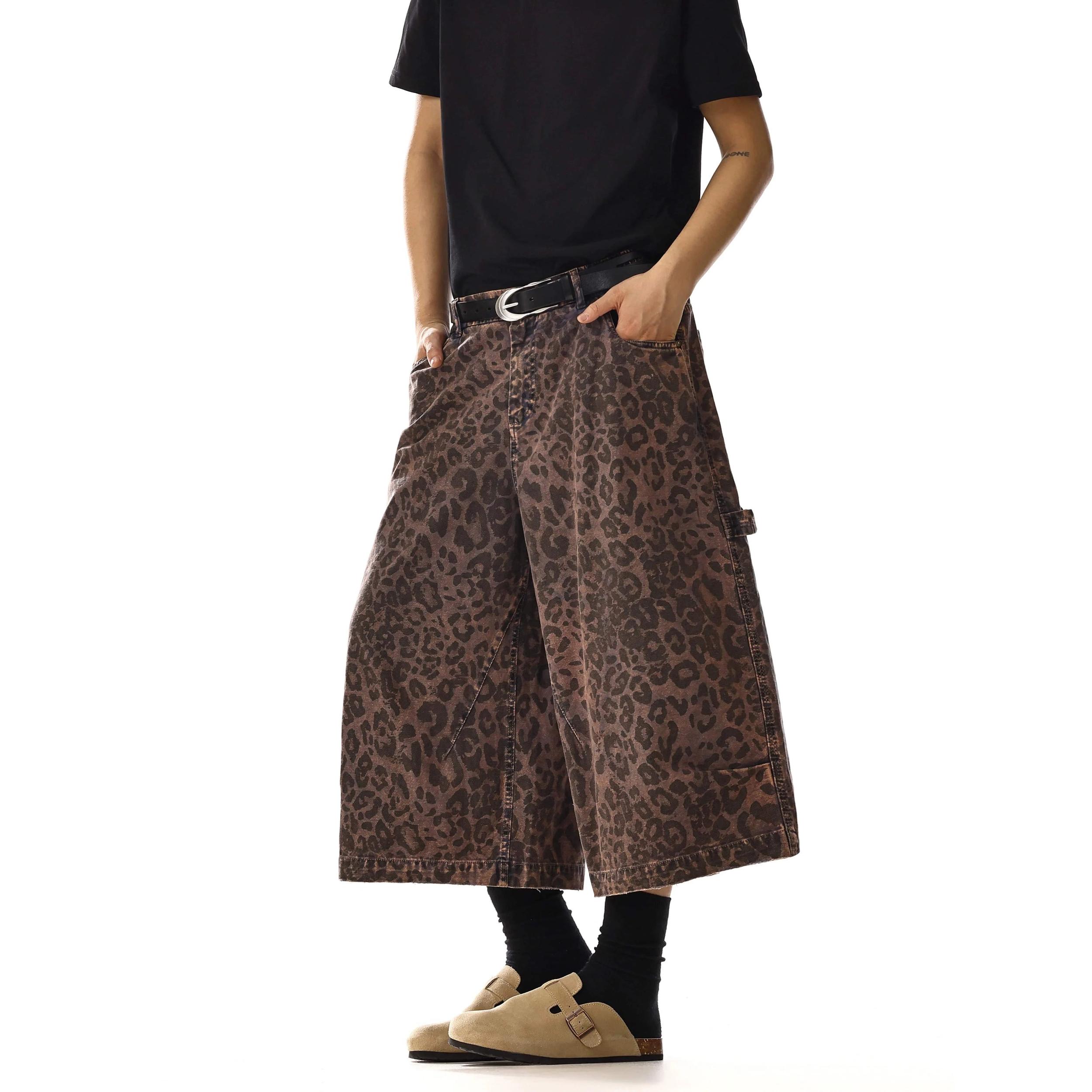 RT No. 18219 LEOPARD LONG SHORTS Product Image