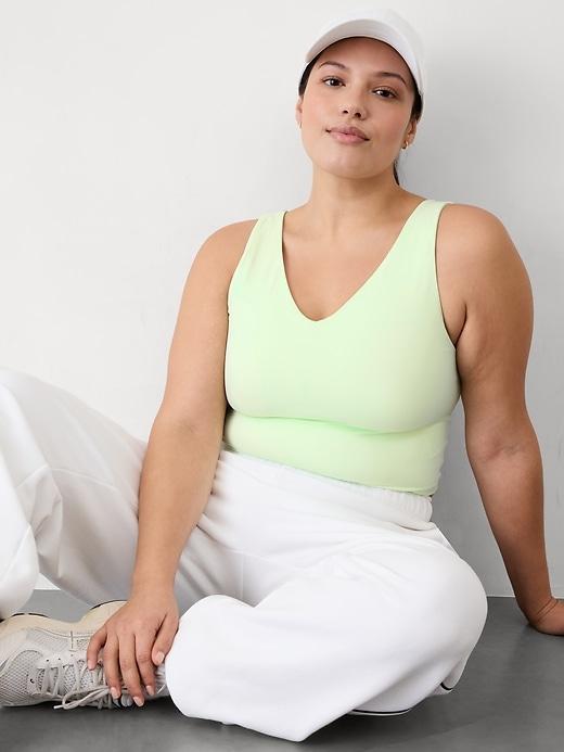 Transcend V-Neck Crop Sports Bra D-DD Product Image