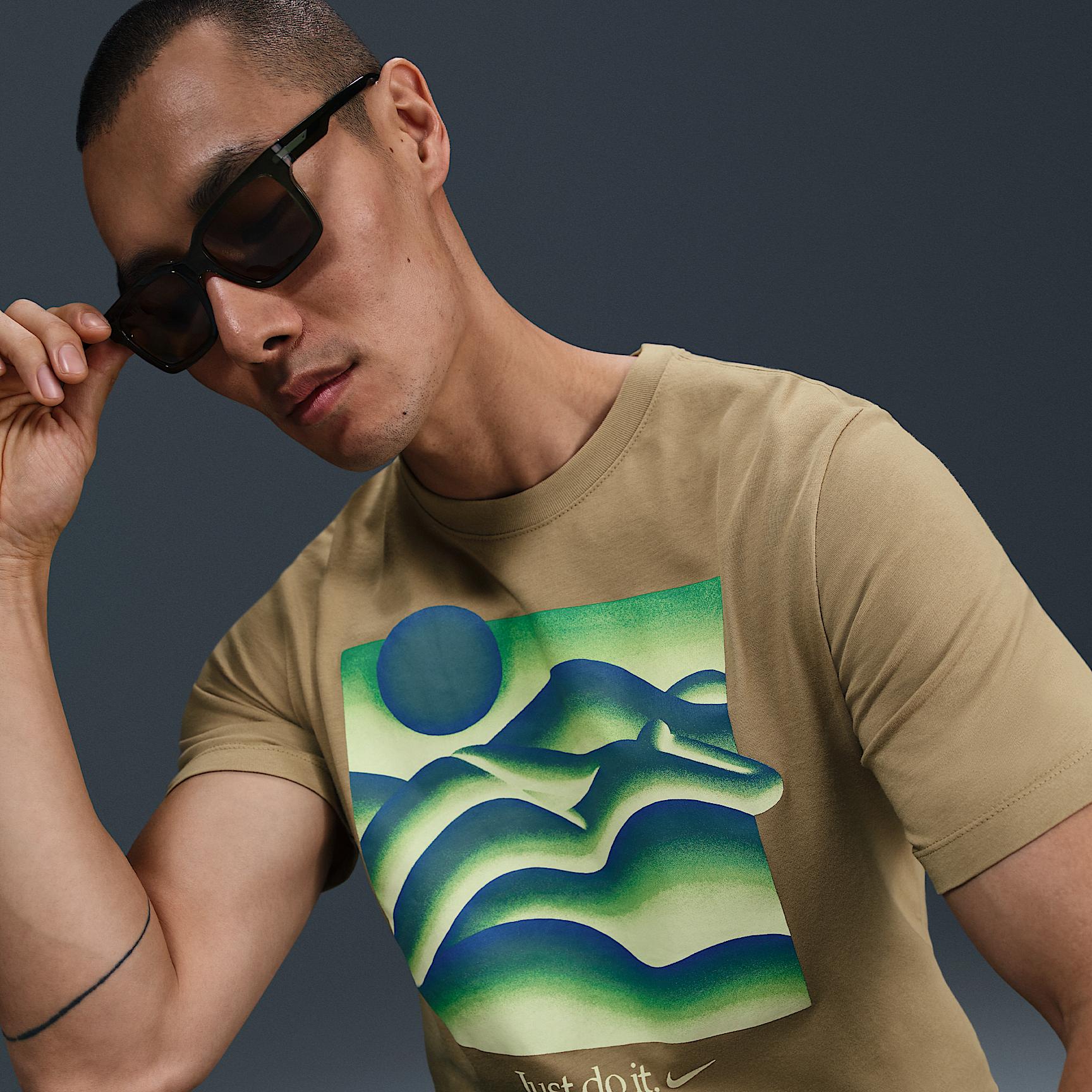 Nike Sportswear T-Shirt Product Image