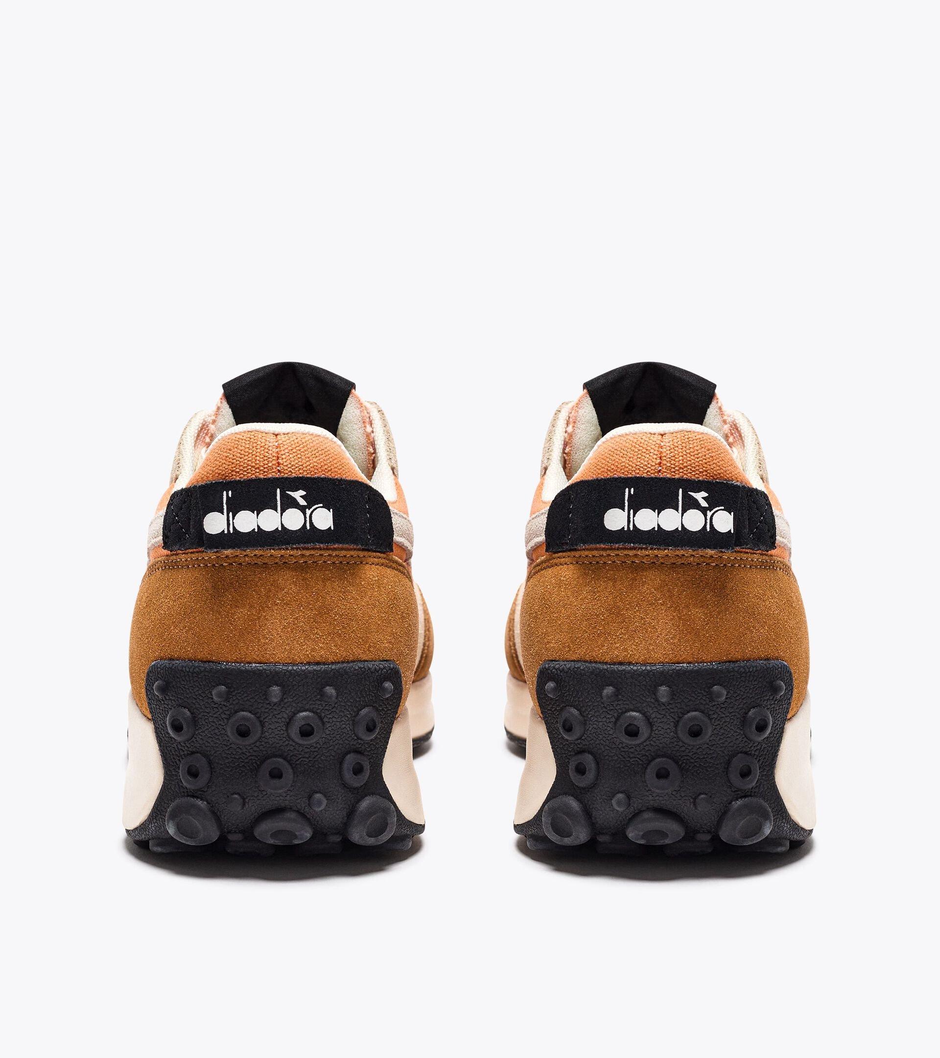 RACE SUEDE SW Product Image