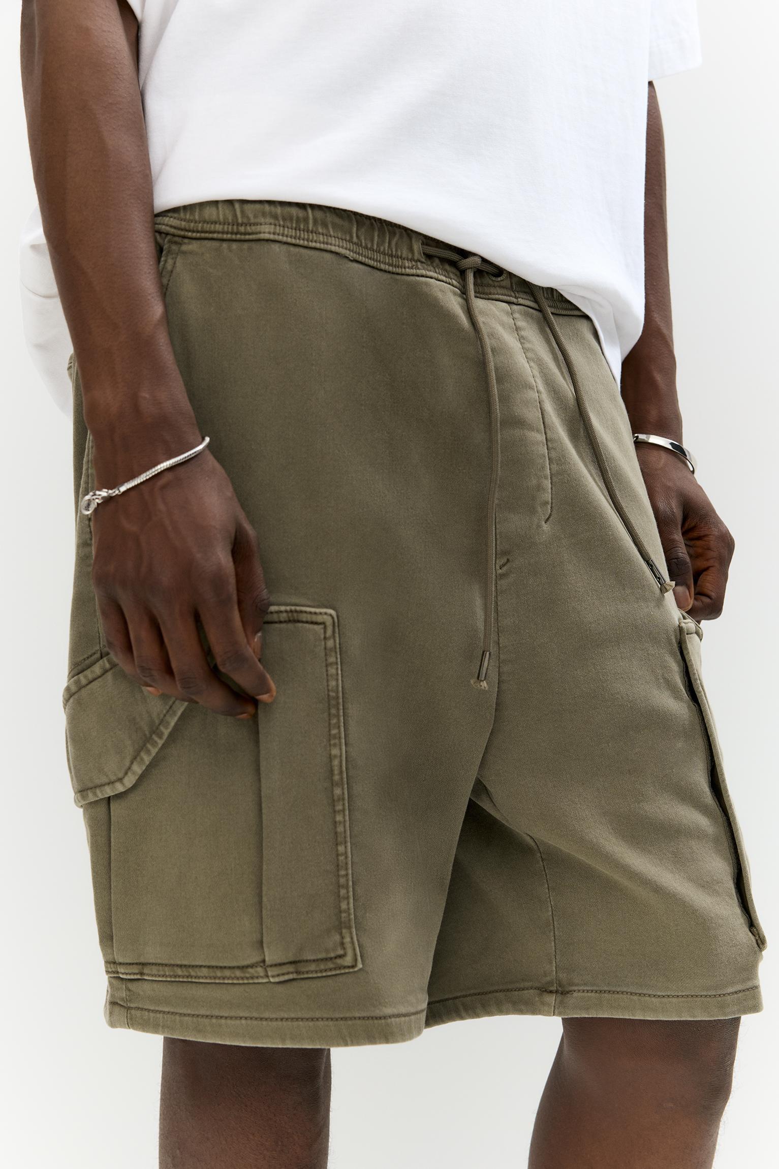 Comfort cargo Bermuda shorts Product Image