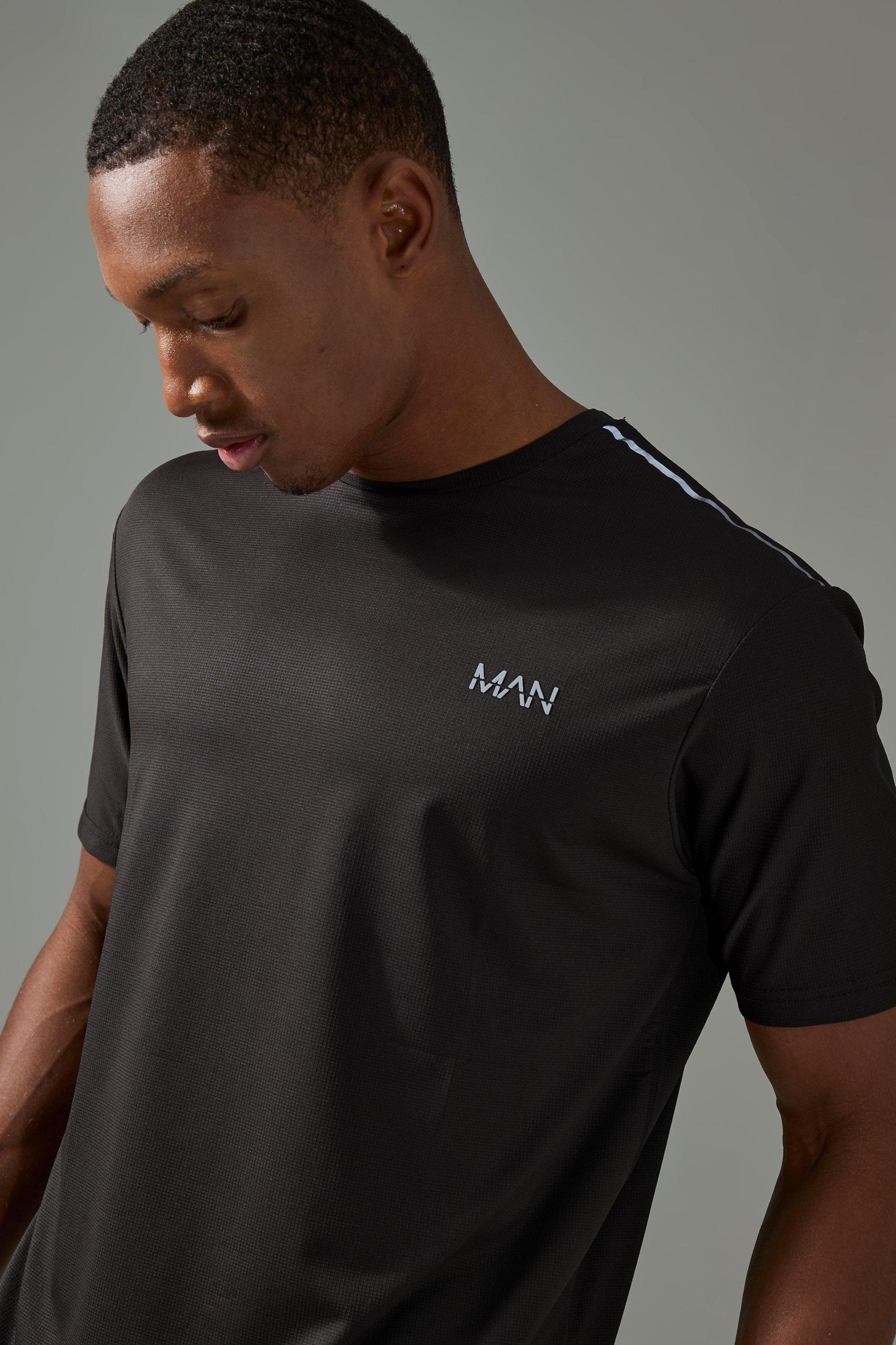 Man Active Grid Regular Fit Performance T-shirt | boohooMAN USA Product Image