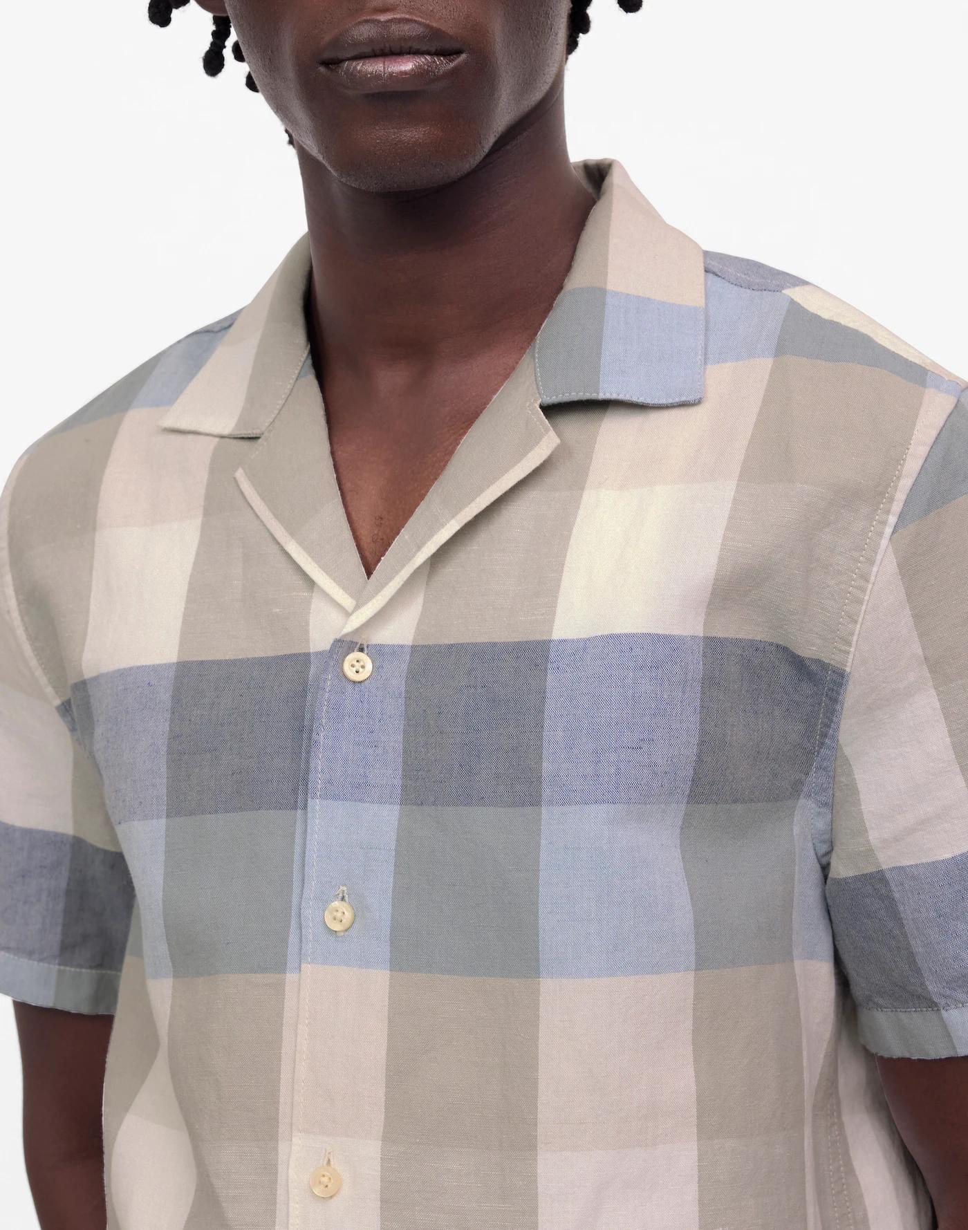 Short-Sleeve Button-Up Shirt in Cotton-Linen Blend Product Image