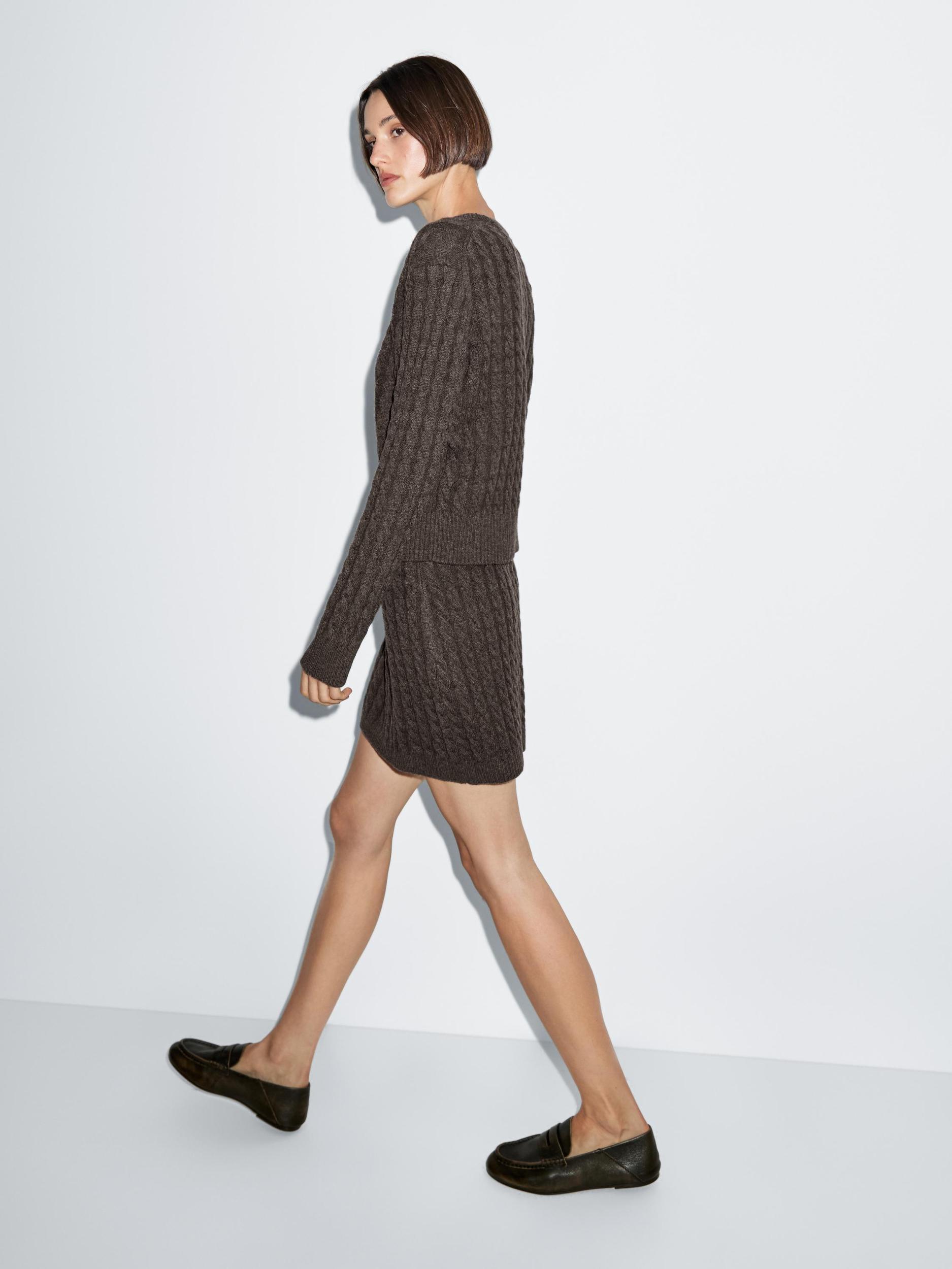 Knitted skirt with braided detail Product Image