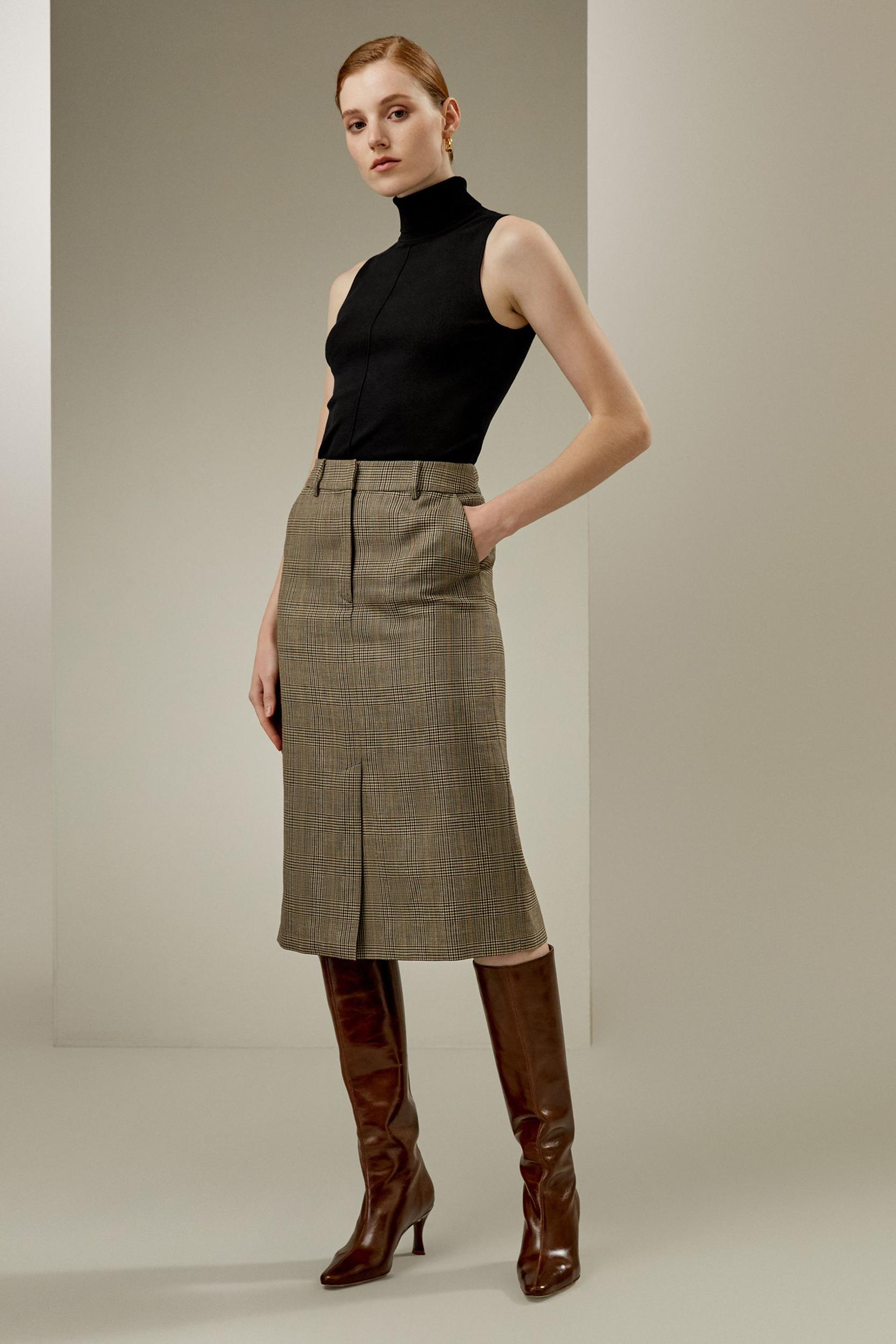 Silk Knitted Turtleneck Sleeveless Top Product Image