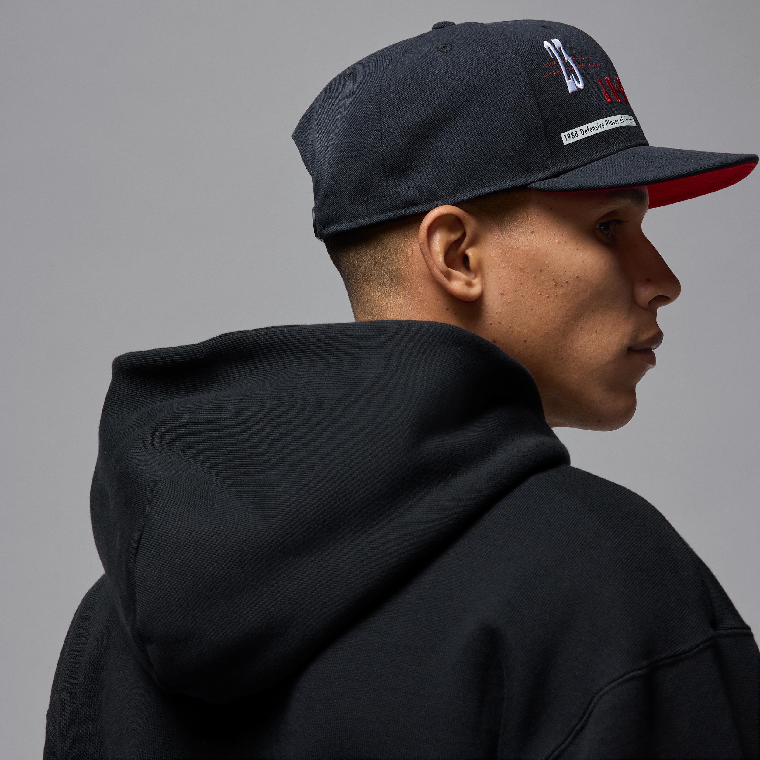 Men's Air Jordan Wordmark Chicago Fleece Pullover Hoodie Product Image