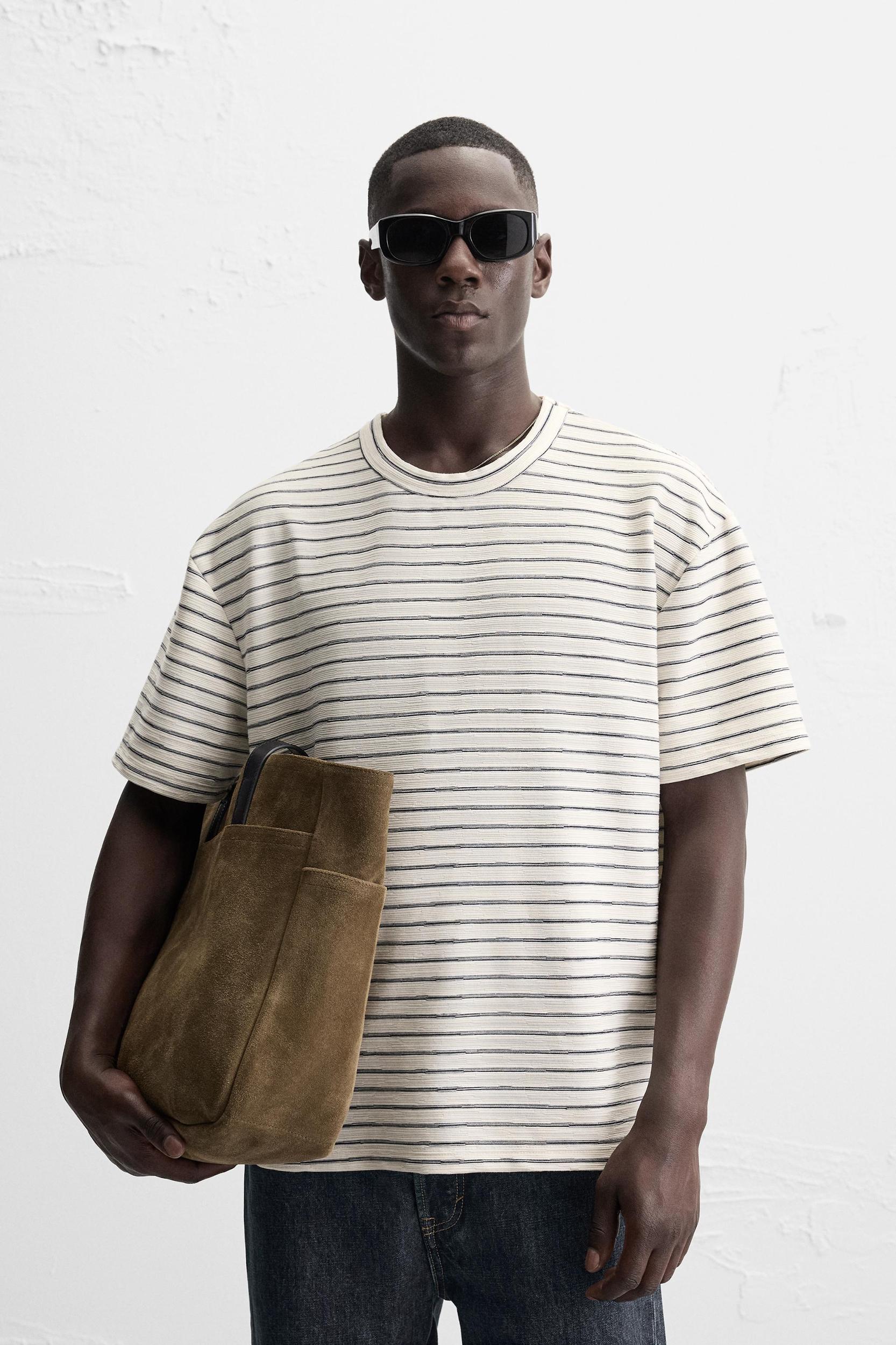 JACQUARD STRIPED T-SHIRT Product Image