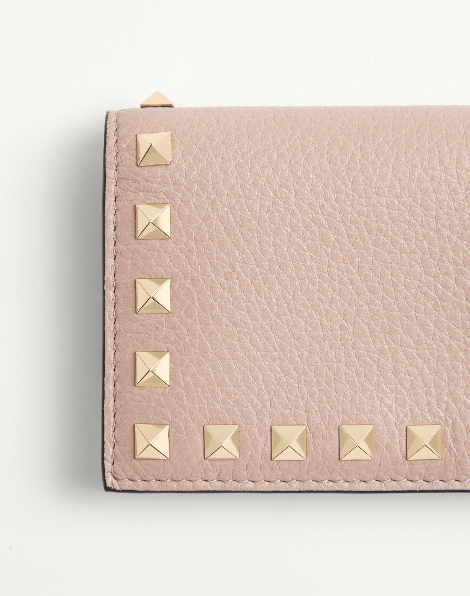 Small Rockstud Grainy Calfskin Wallet Product Image