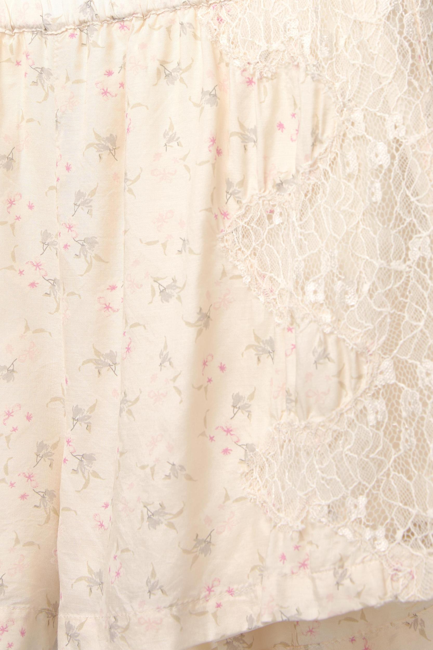 Floral lace shorts Product Image