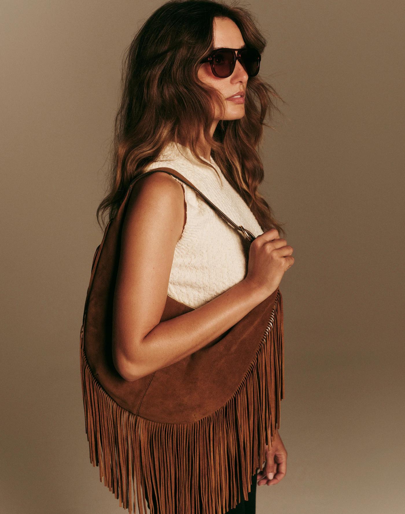 The Essential Curve Medium Shoulder Bag Product Image