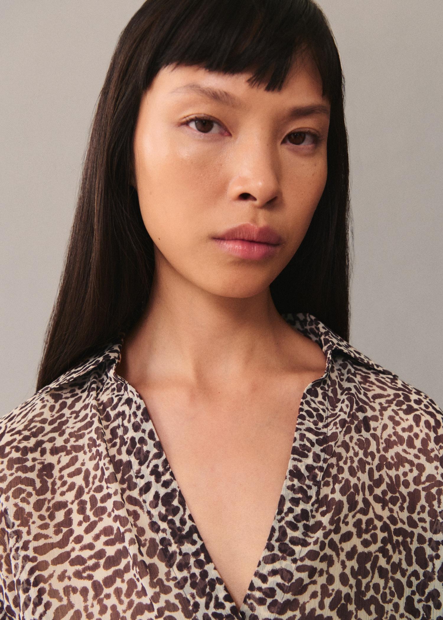 Fluid leopard-print shirt - Women | MANGO USA Product Image