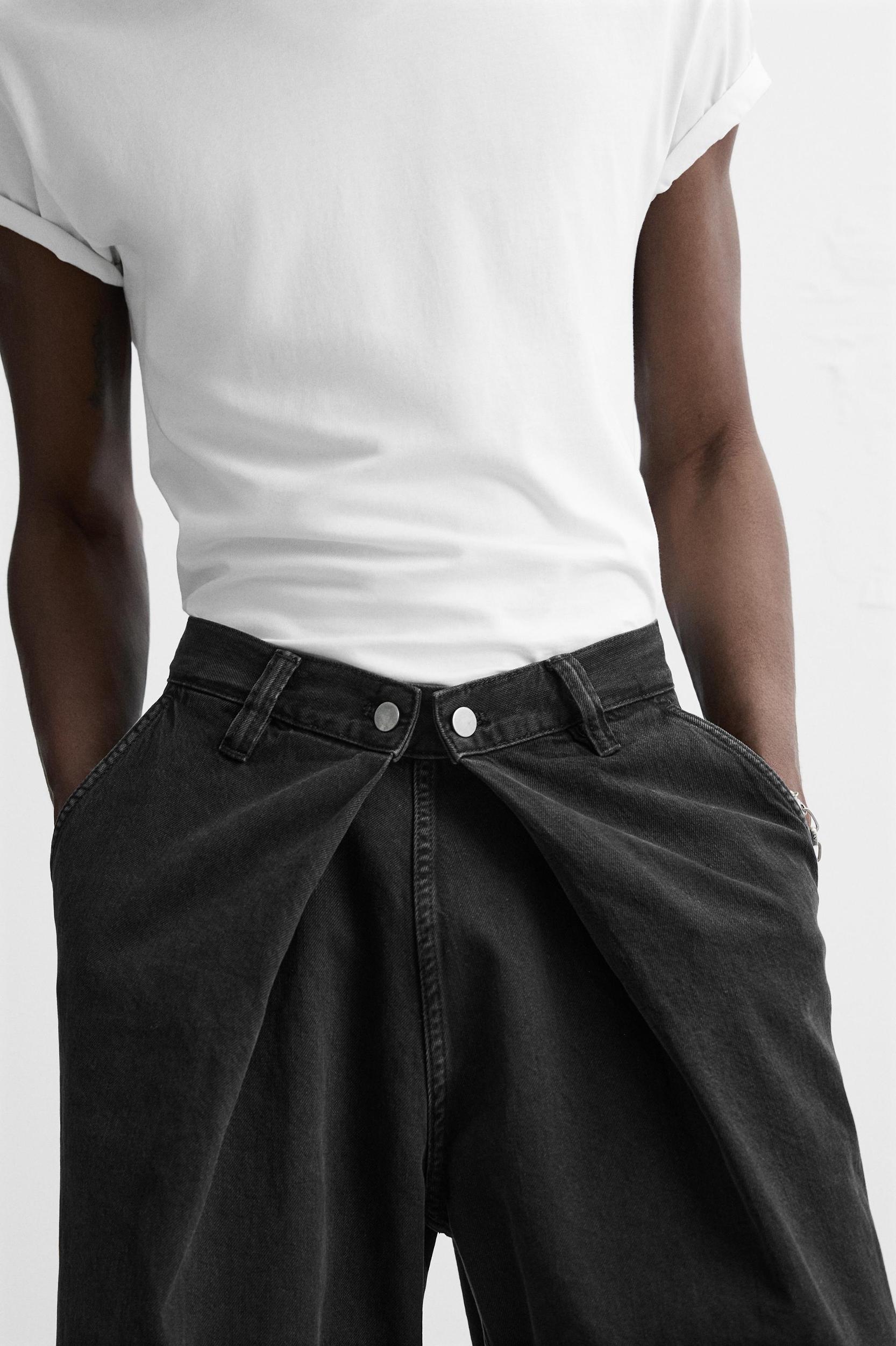 PLEATED BAGGY JEANS Product Image