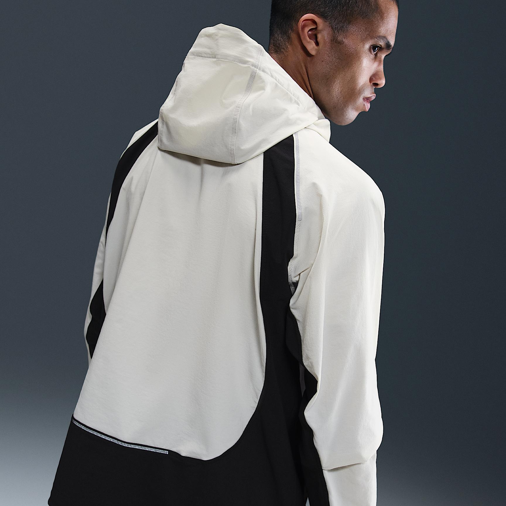 Nike Men's Tech Dri-FIT Woven Color-Block Windrunner Loose Jacket Product Image