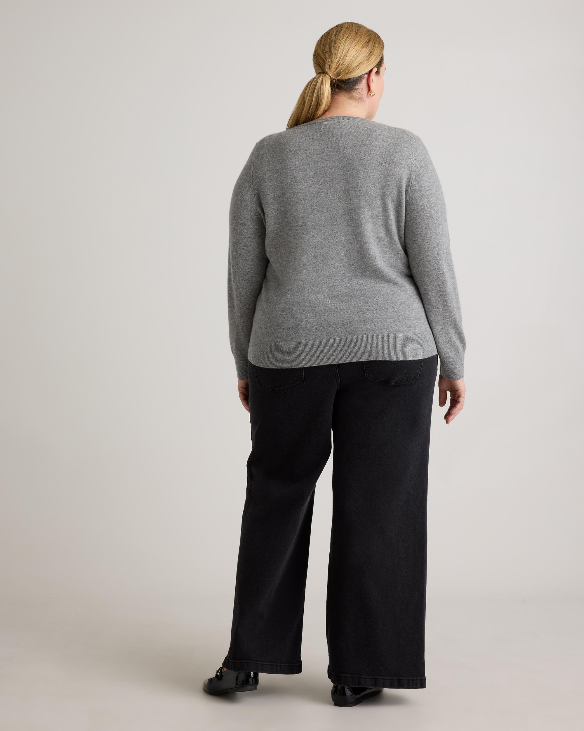 Quince | Women's Mongolian Cashmere V-Neck Sweater Product Image