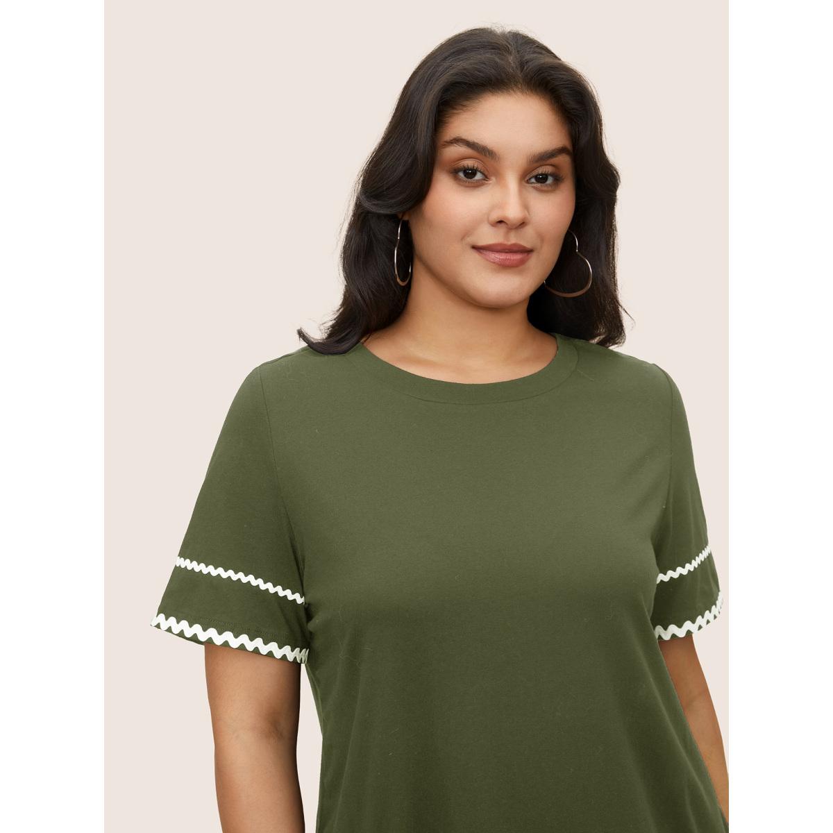 Plus Size Cotton Contrast Trim Round Neck T-shirt ArmyGreen Women Casual Contrast Round Neck Everyday T-shirts BloomChic 28/5X Product Image