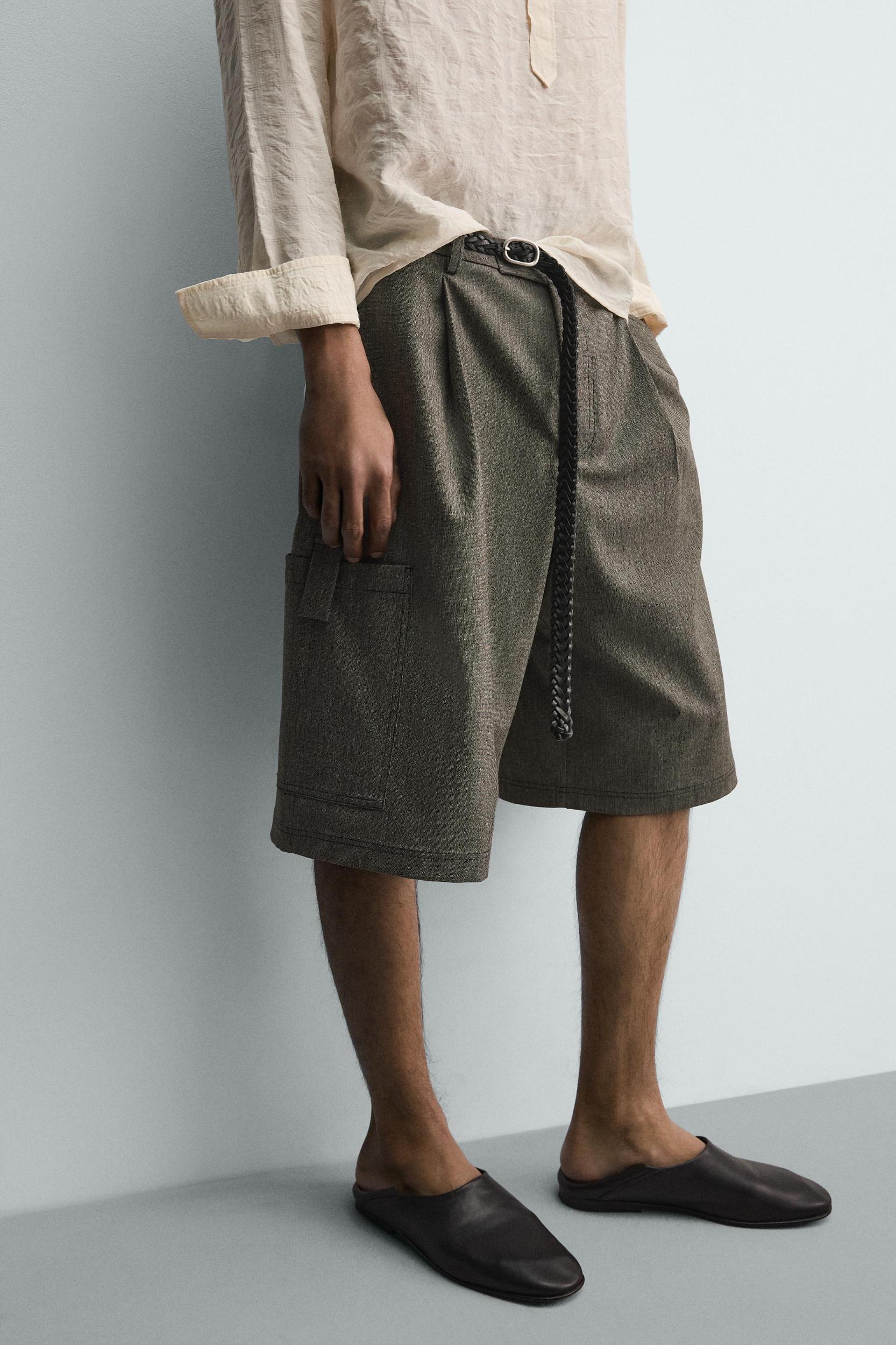 RELAXED WIDE FIT CARGO SHORTS Product Image