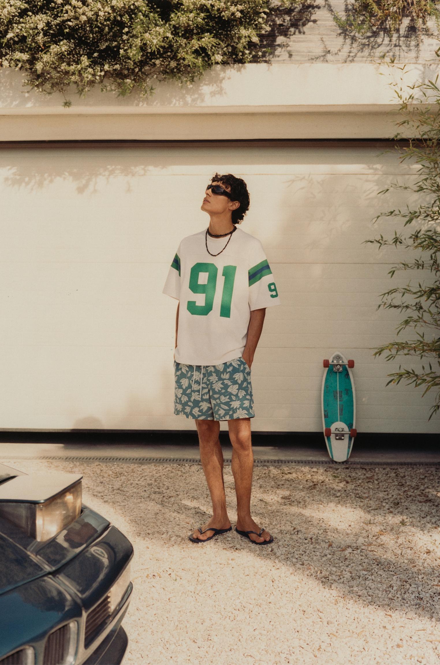 Leaf print board shorts Product Image