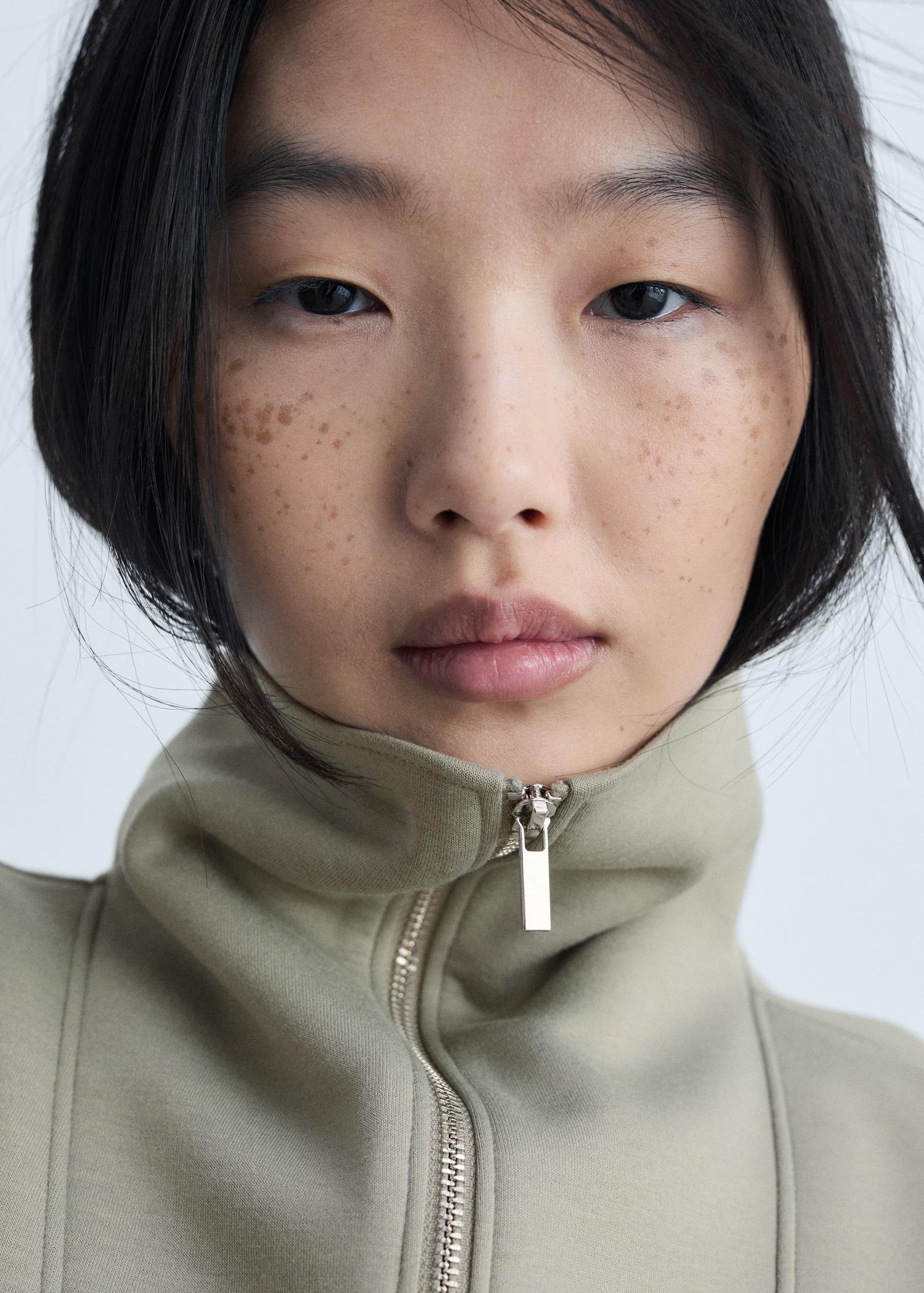 Knitted zip-neck sweatshirt - Women | MANGO USA Product Image