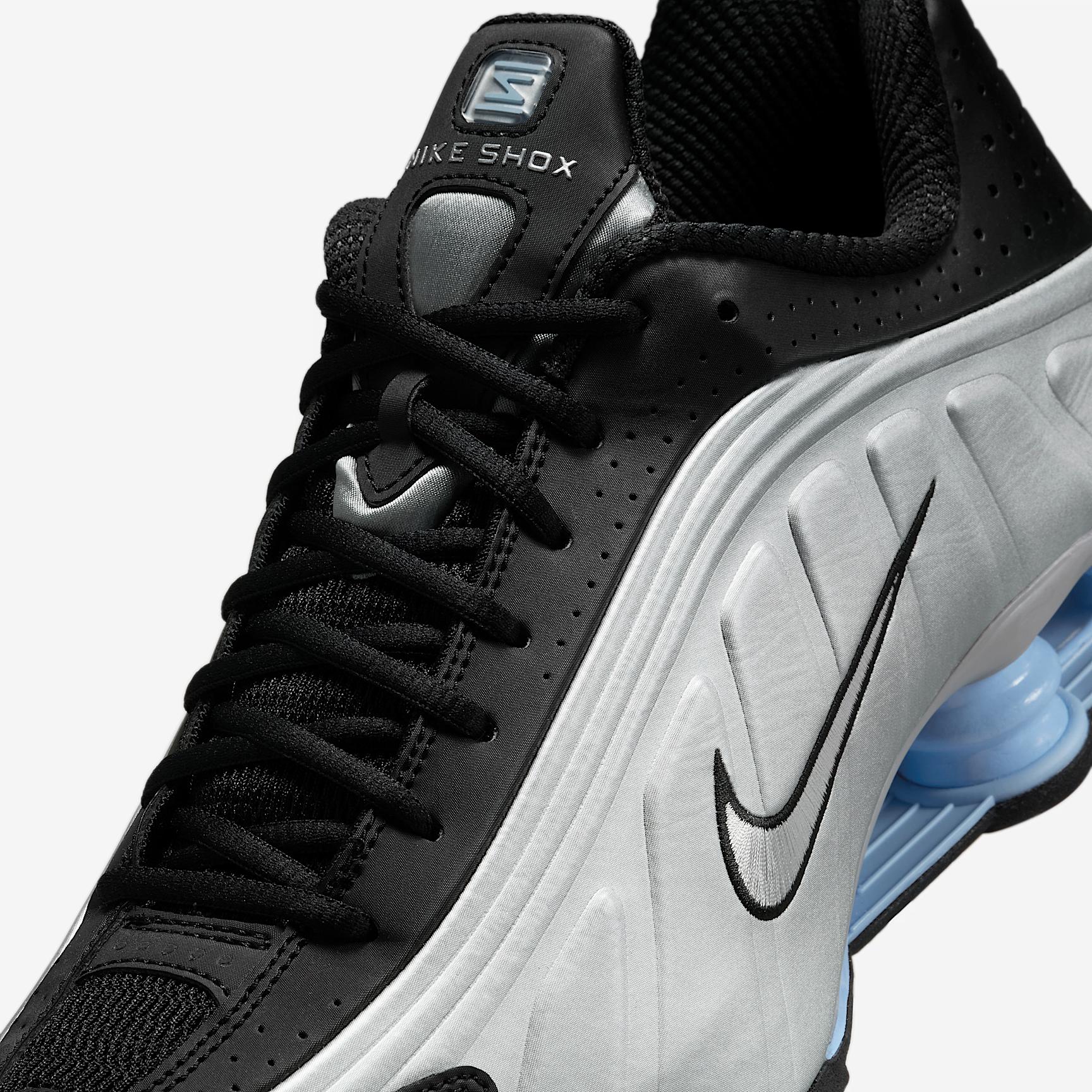 Nike Men's Shox R4 Shoes Product Image