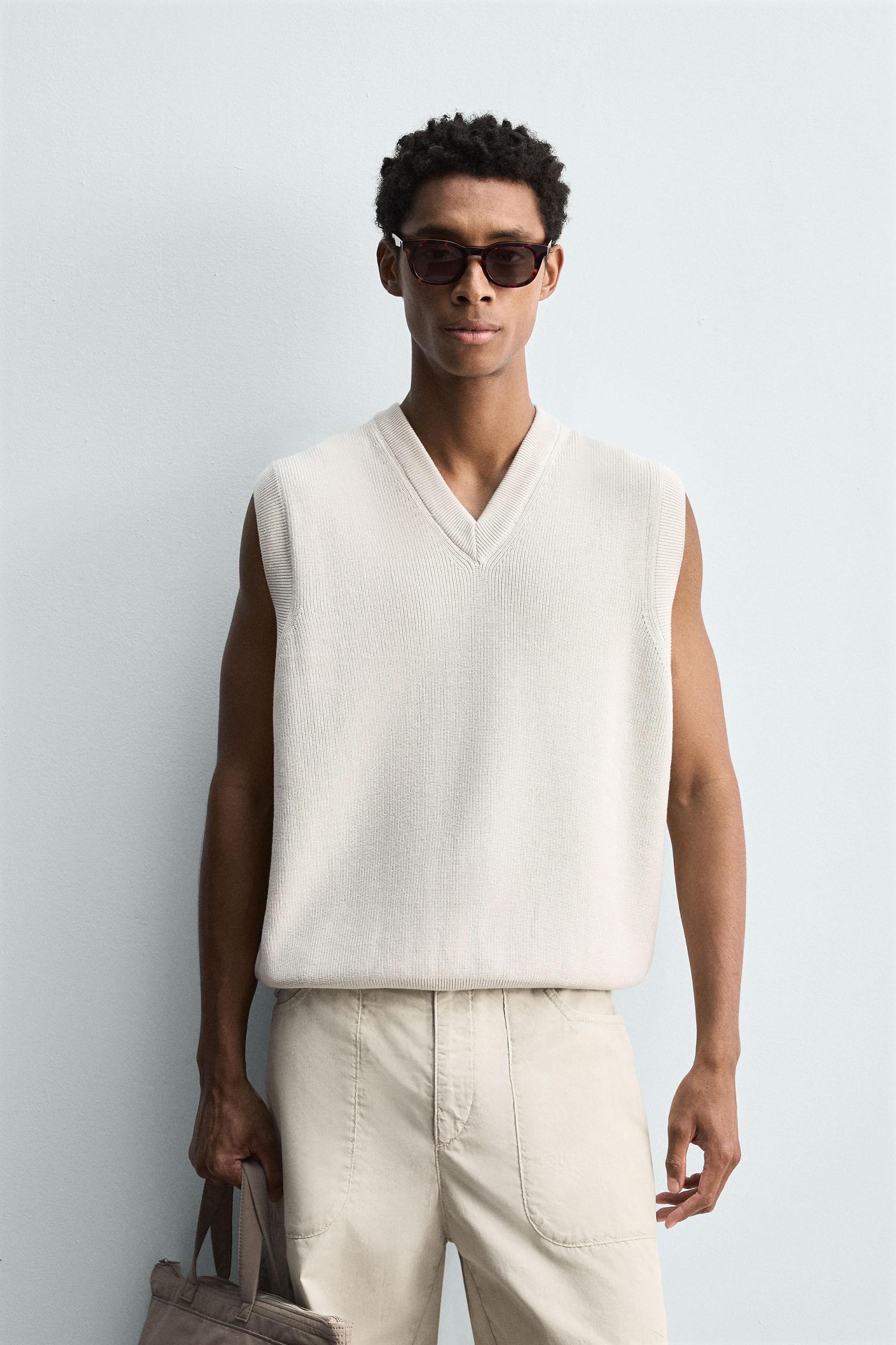 COTTON KNIT VEST Product Image