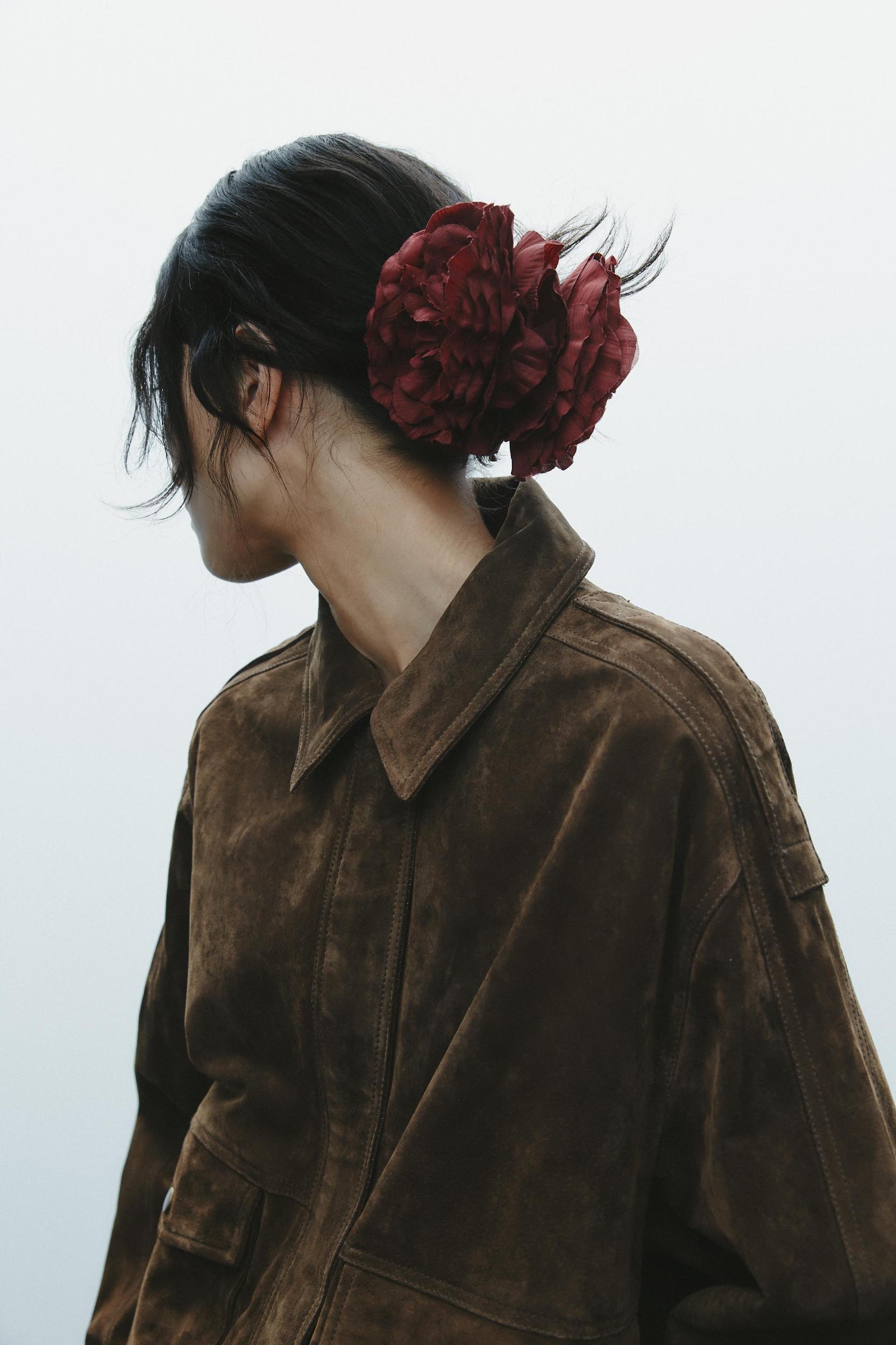 WOVEN FLORAL HAIR CLIP Product Image