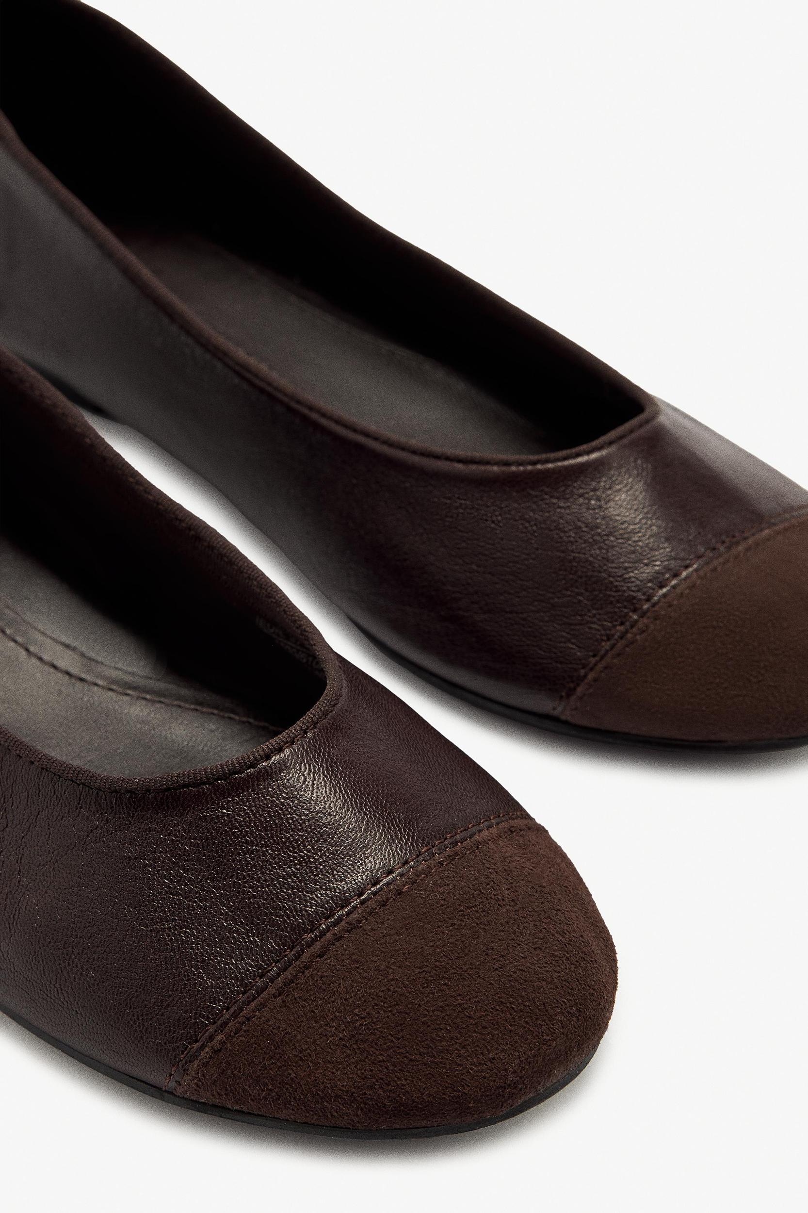 LEATHER BALLET FLATS Product Image