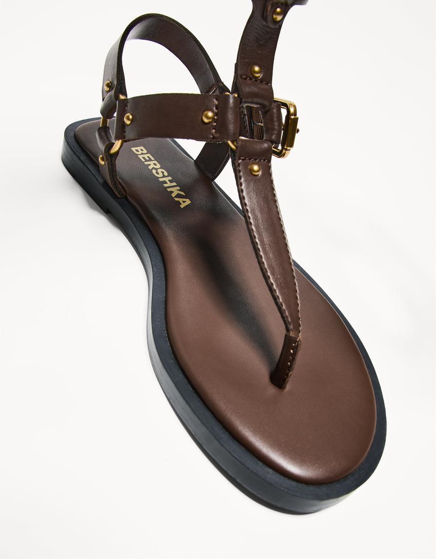 Flat knee-high sandals Product Image