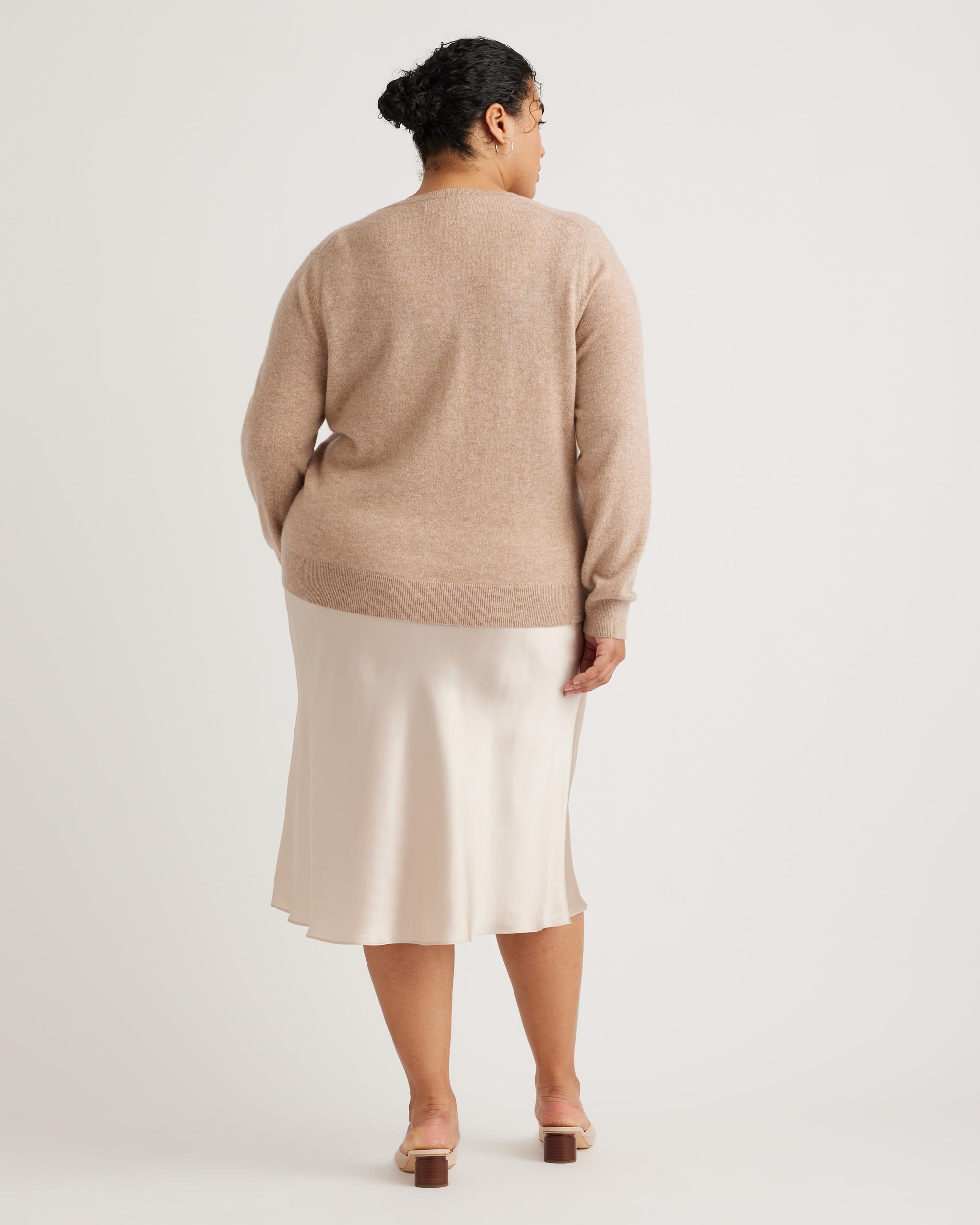 Quince | Women's Mongolian Cashmere V-Neck Sweater Product Image