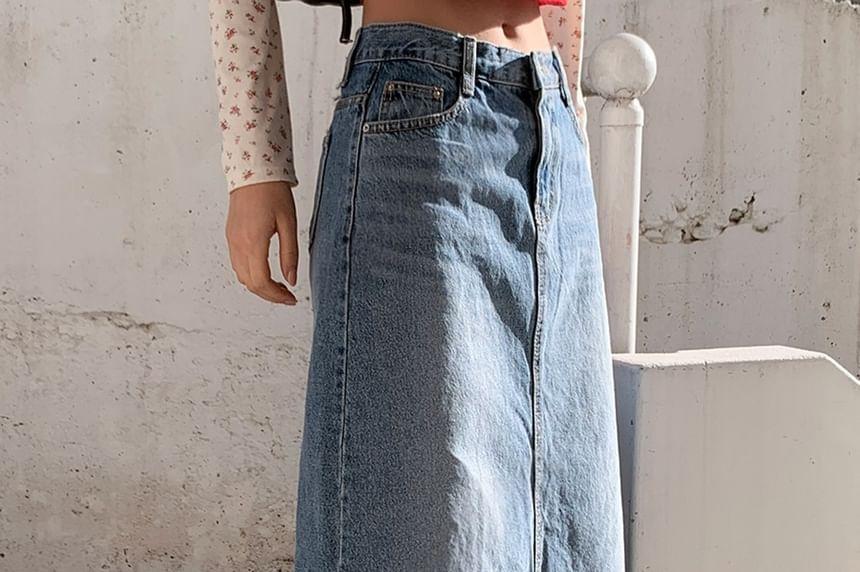 Low-Rise Denim Skirt Product Image