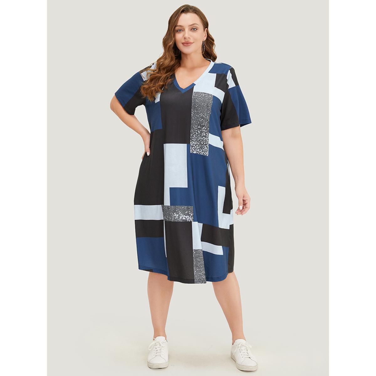 Plus Size Geometric Contrast Pocket Midi Dress Multicolor Women Casual Contrast V-neck Short sleeve Curvy Midi Dress BloomChic 28/5X Product Image