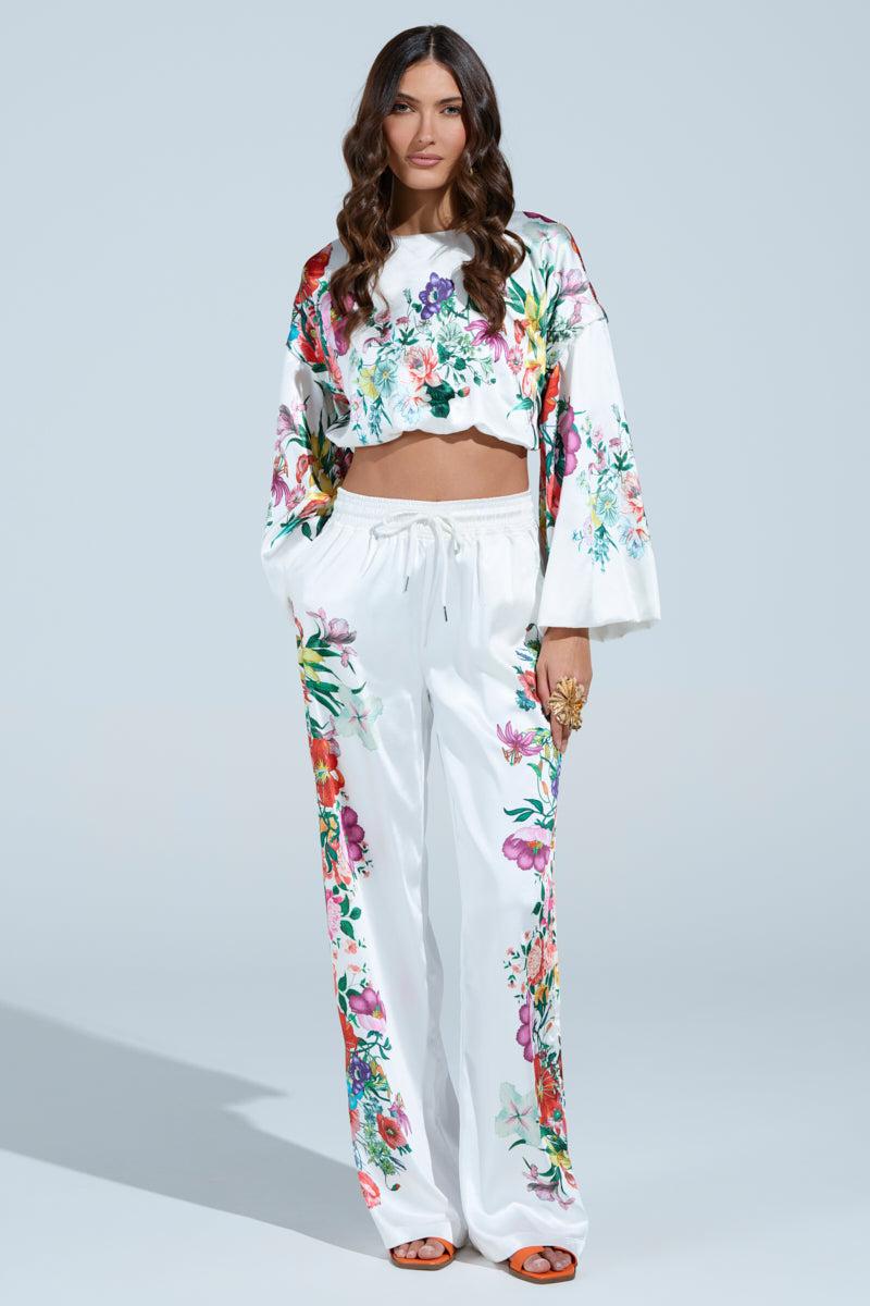FULL BLOOM ZIP OFF SLEEVES BLOUSE Product Image