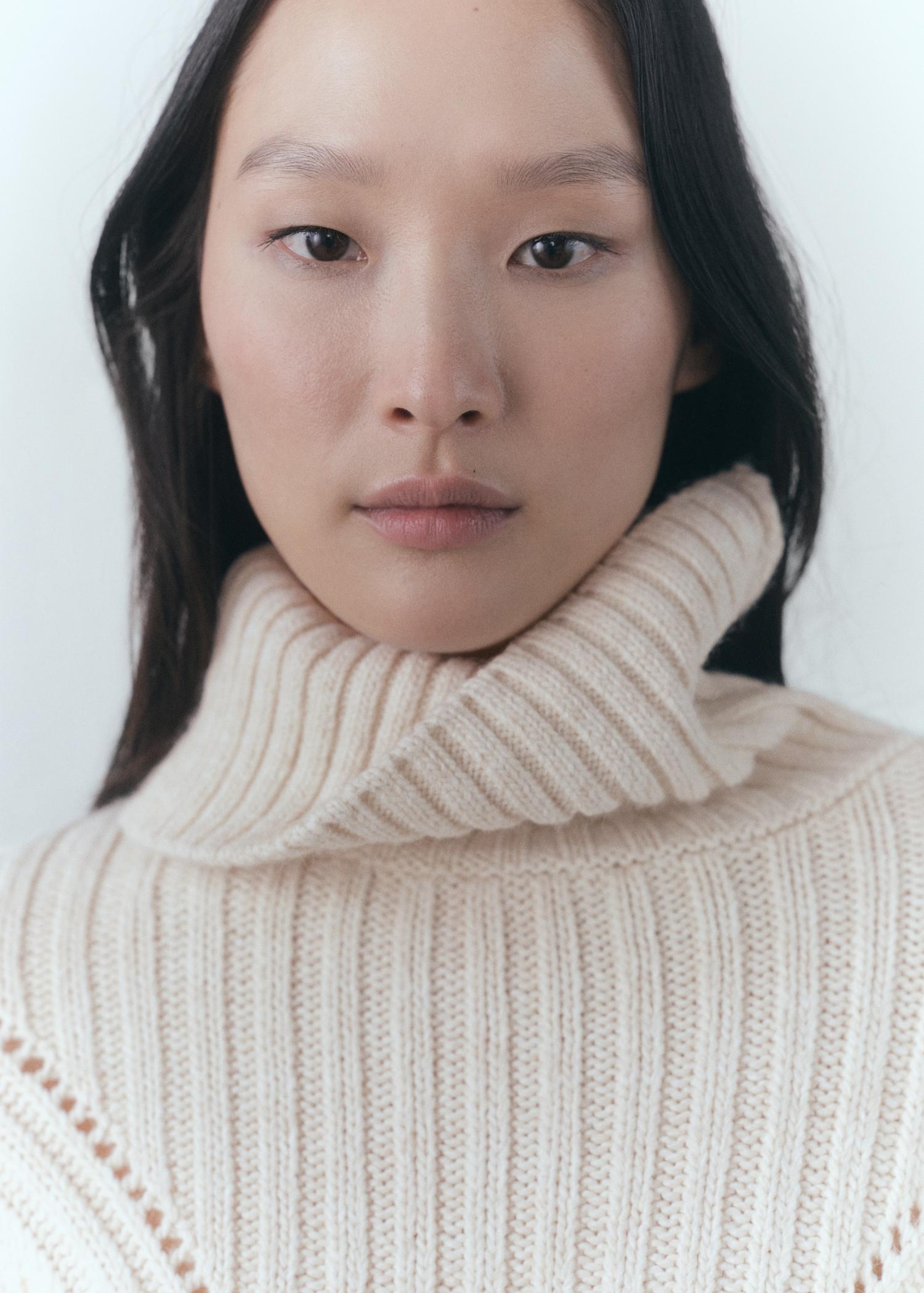 Turtleneck sweater with unstitched detail - Women | MANGO USA Product Image