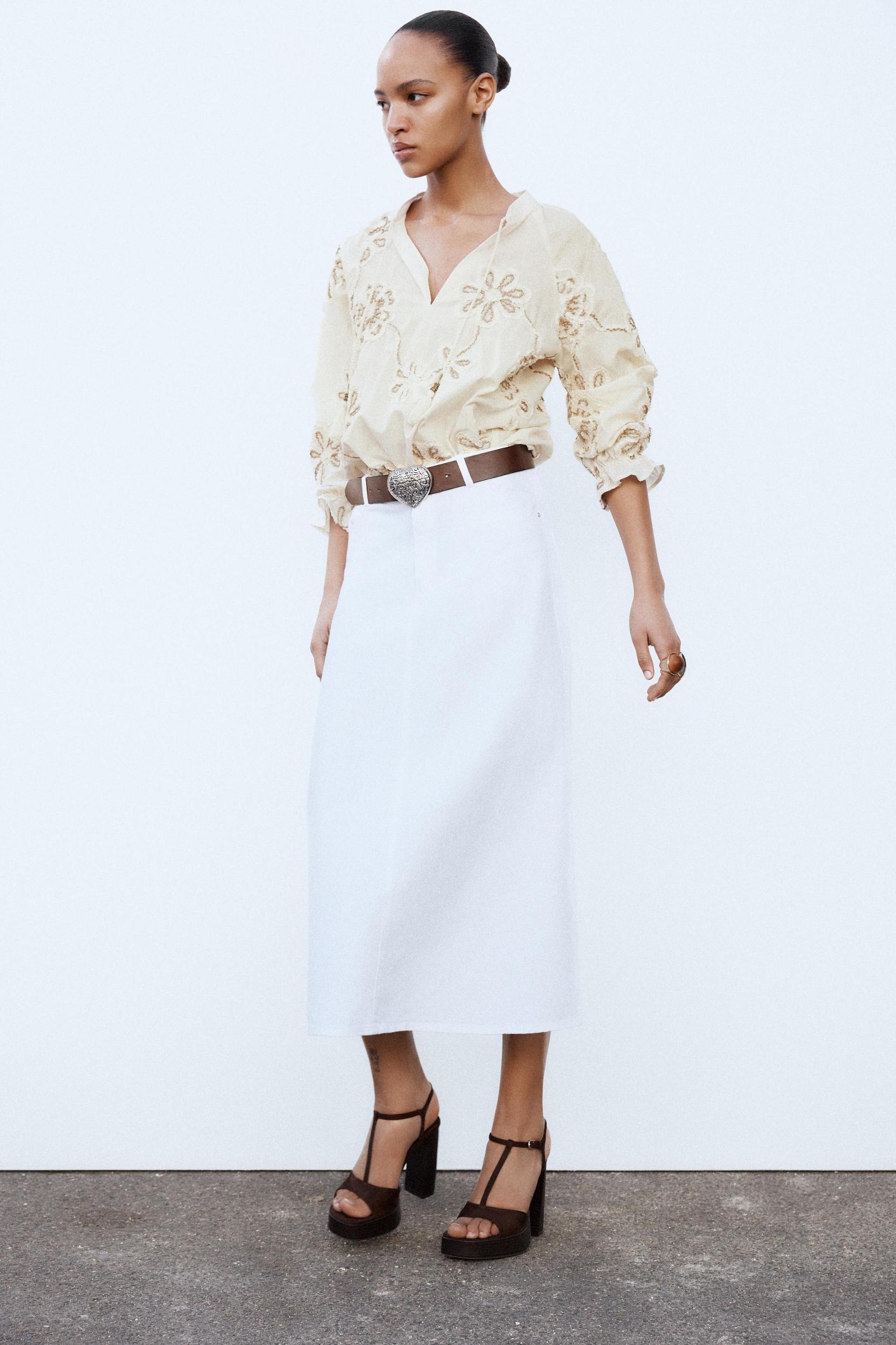 FLORAL EMBROIDERED BLOUSE Product Image