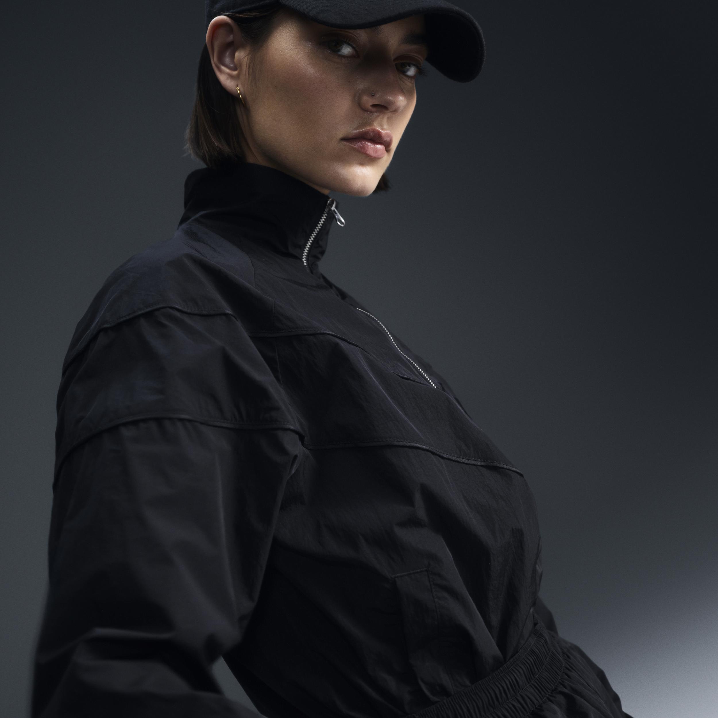 Nike Womens Windrunner Loose UV Woven Full-Zip Jacket | FV6304-010 Product Image