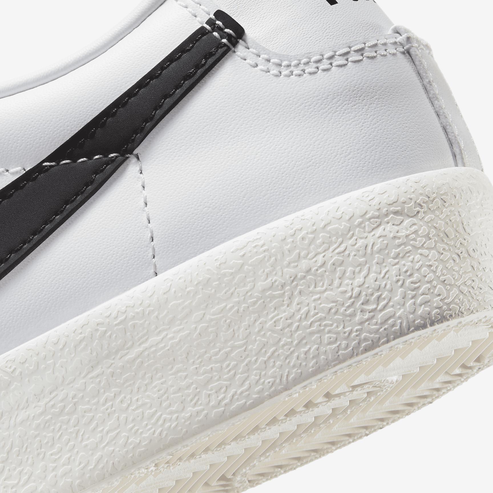 Nike Mens Blazer Low 77 Vintage Shoes | DA6364-101 Product Image