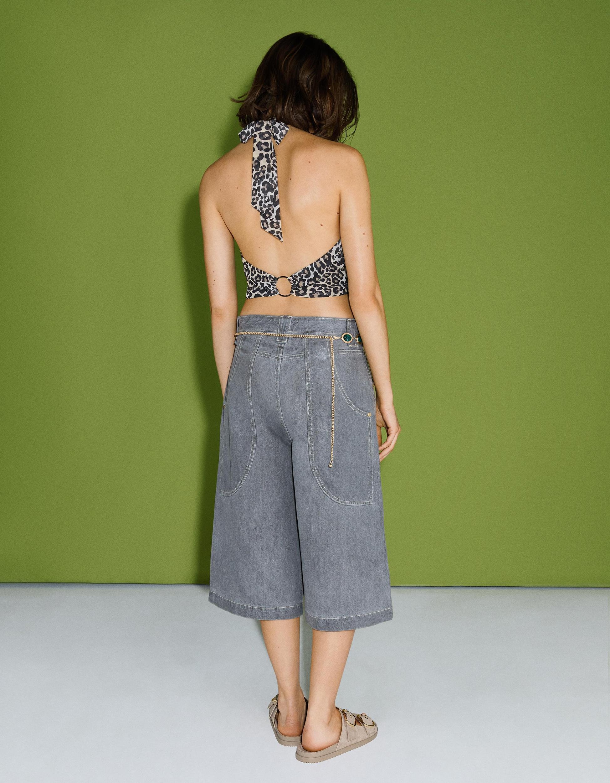 Blonde lace top with ruffles Product Image