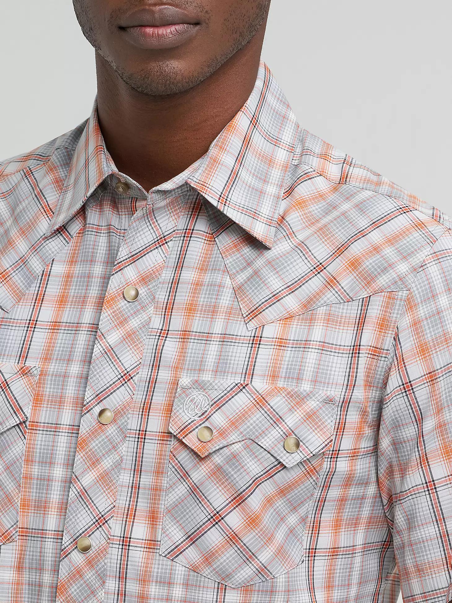 Men's Wrangler Retro® Short Sleeve Sawtooth Pocket Western Snap Shirt n Black Product Image