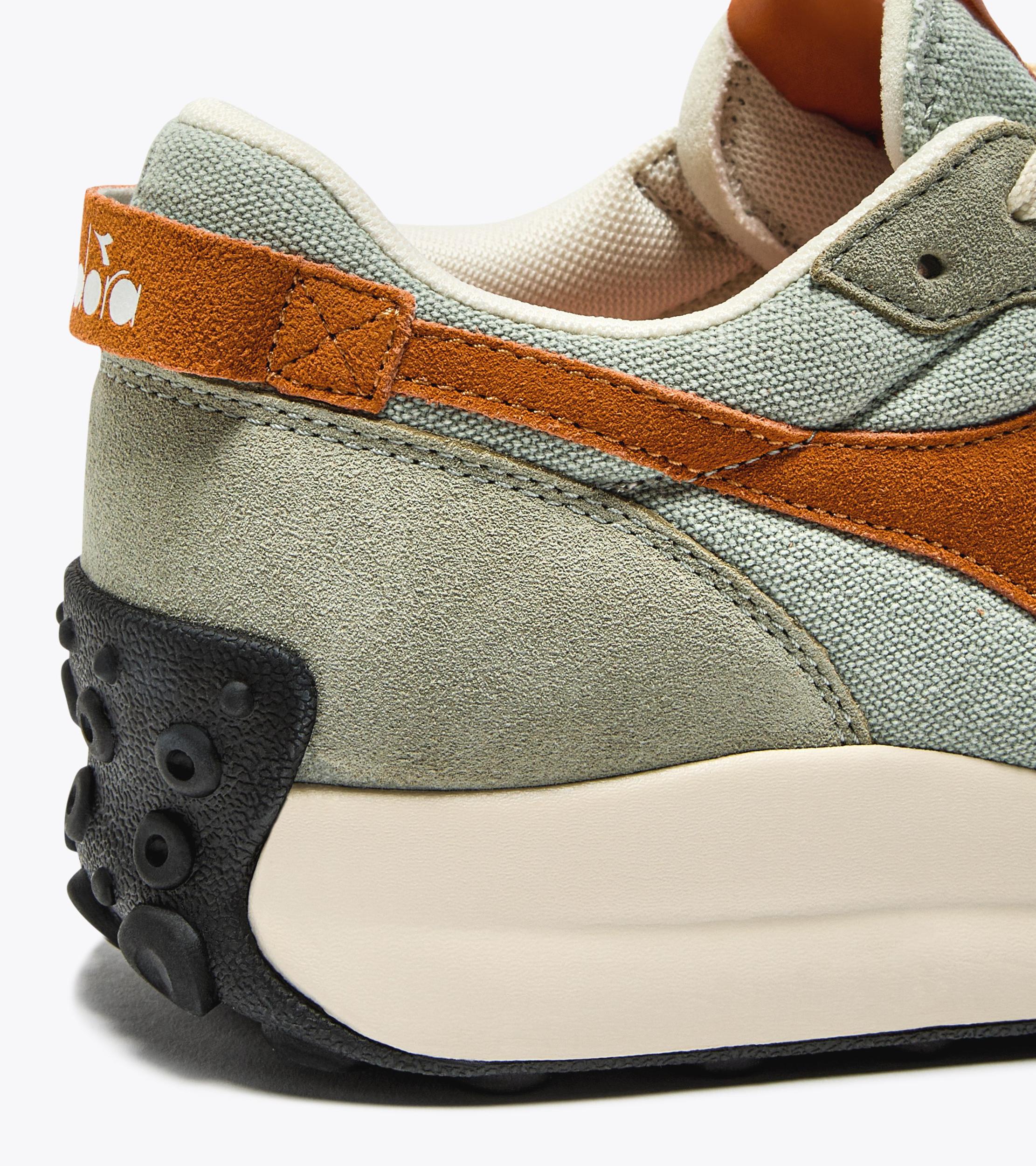 RACE SUEDE SW Product Image
